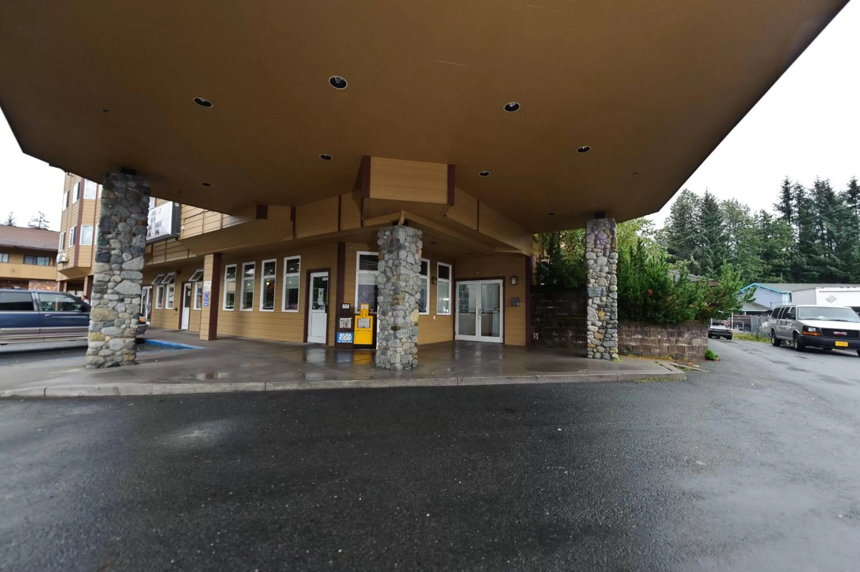Facade/entrance in Frontier Suites Hotel in Juneau