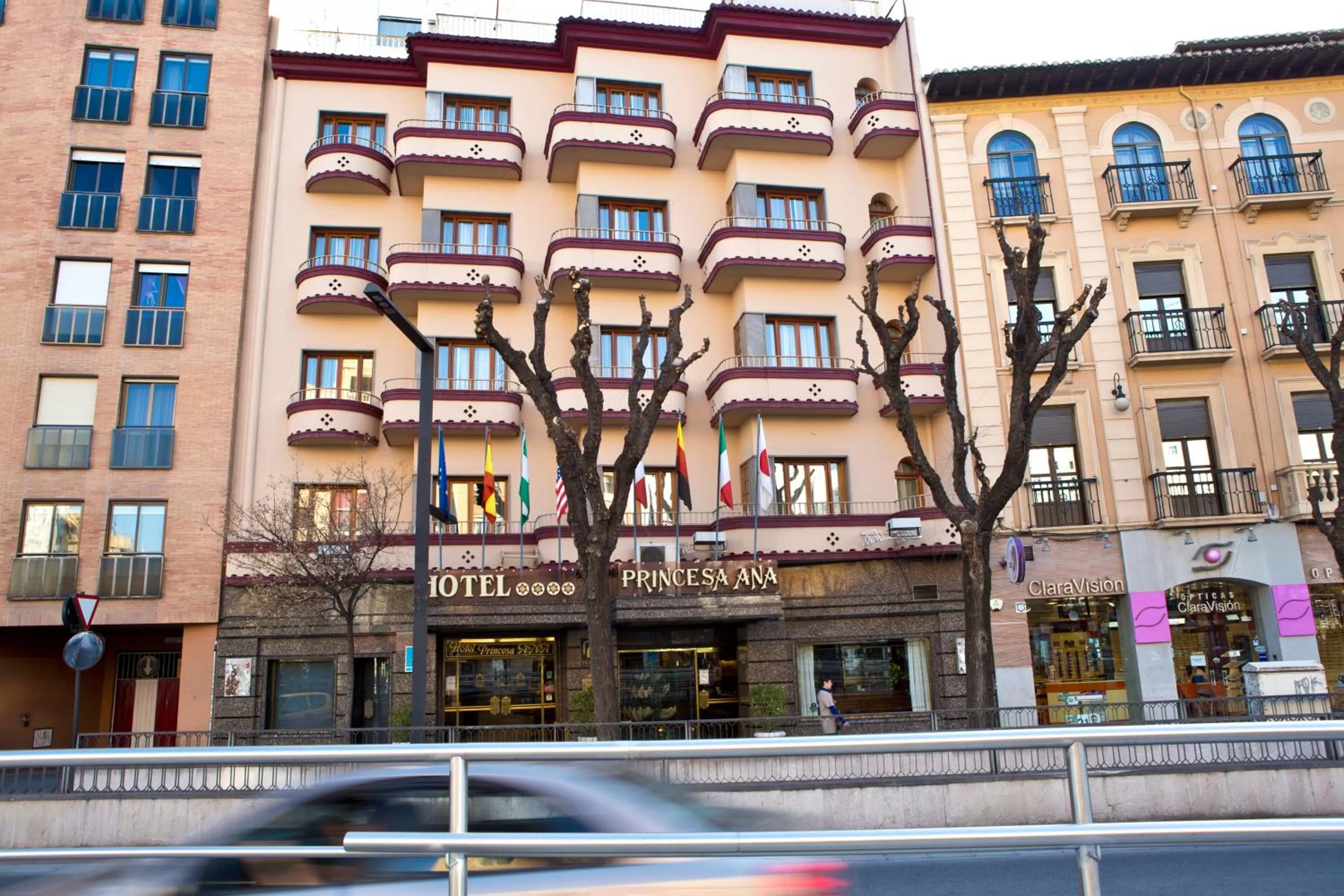 Facade/entrance in Princesa Ana