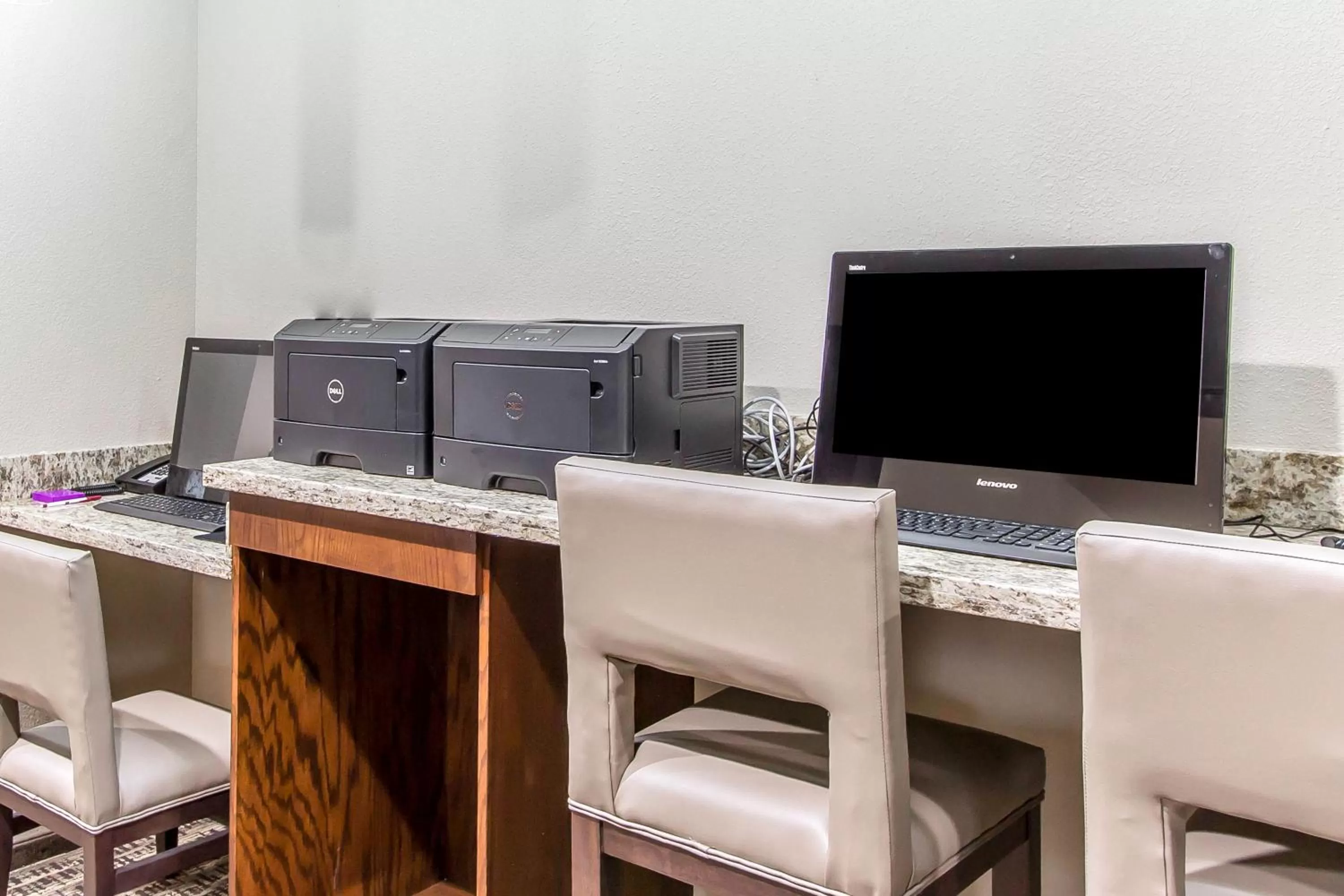 Lobby or reception in Comfort Suites West Omaha