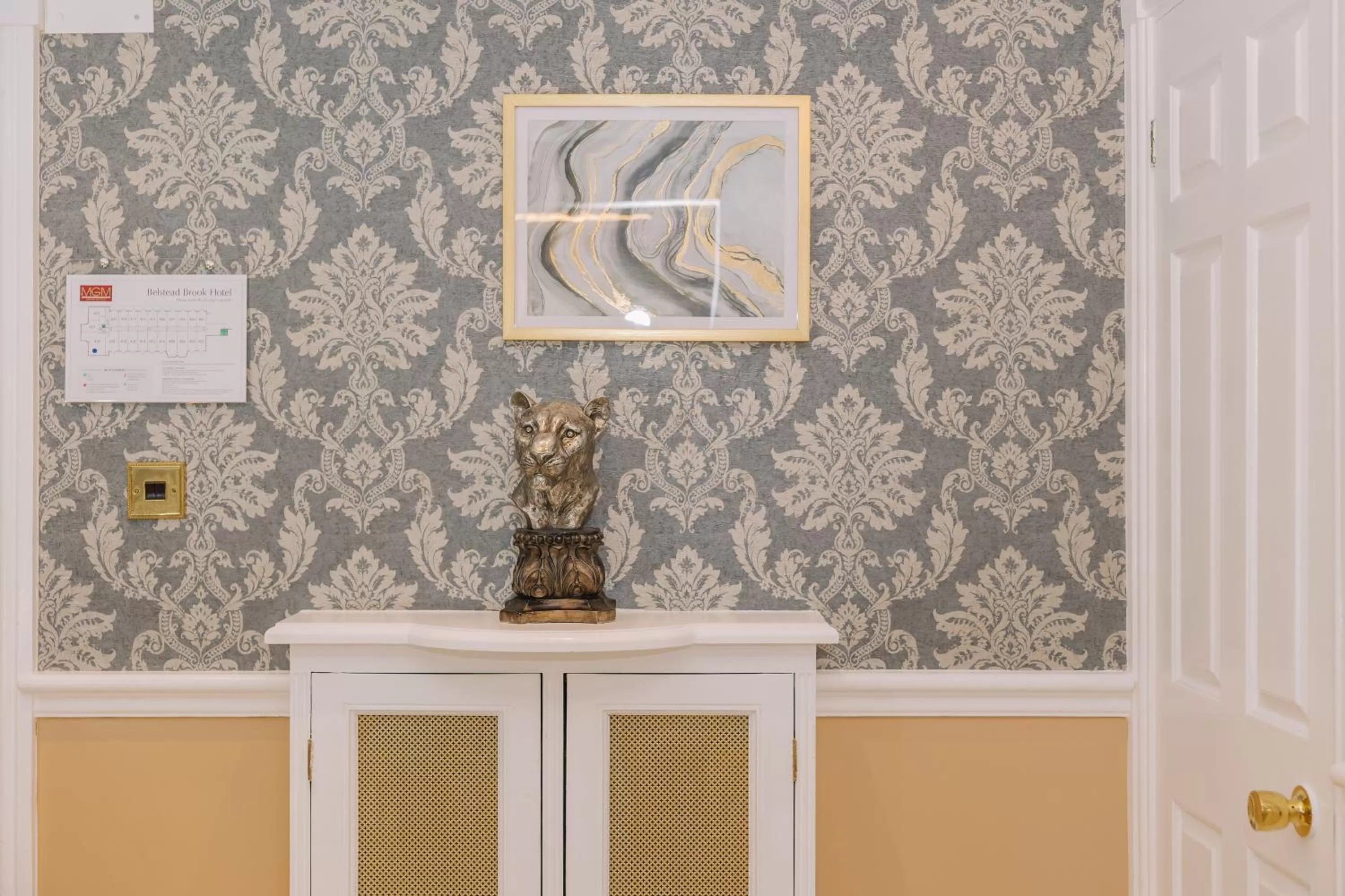 Living room in Muthu Belstead Brook Hotel