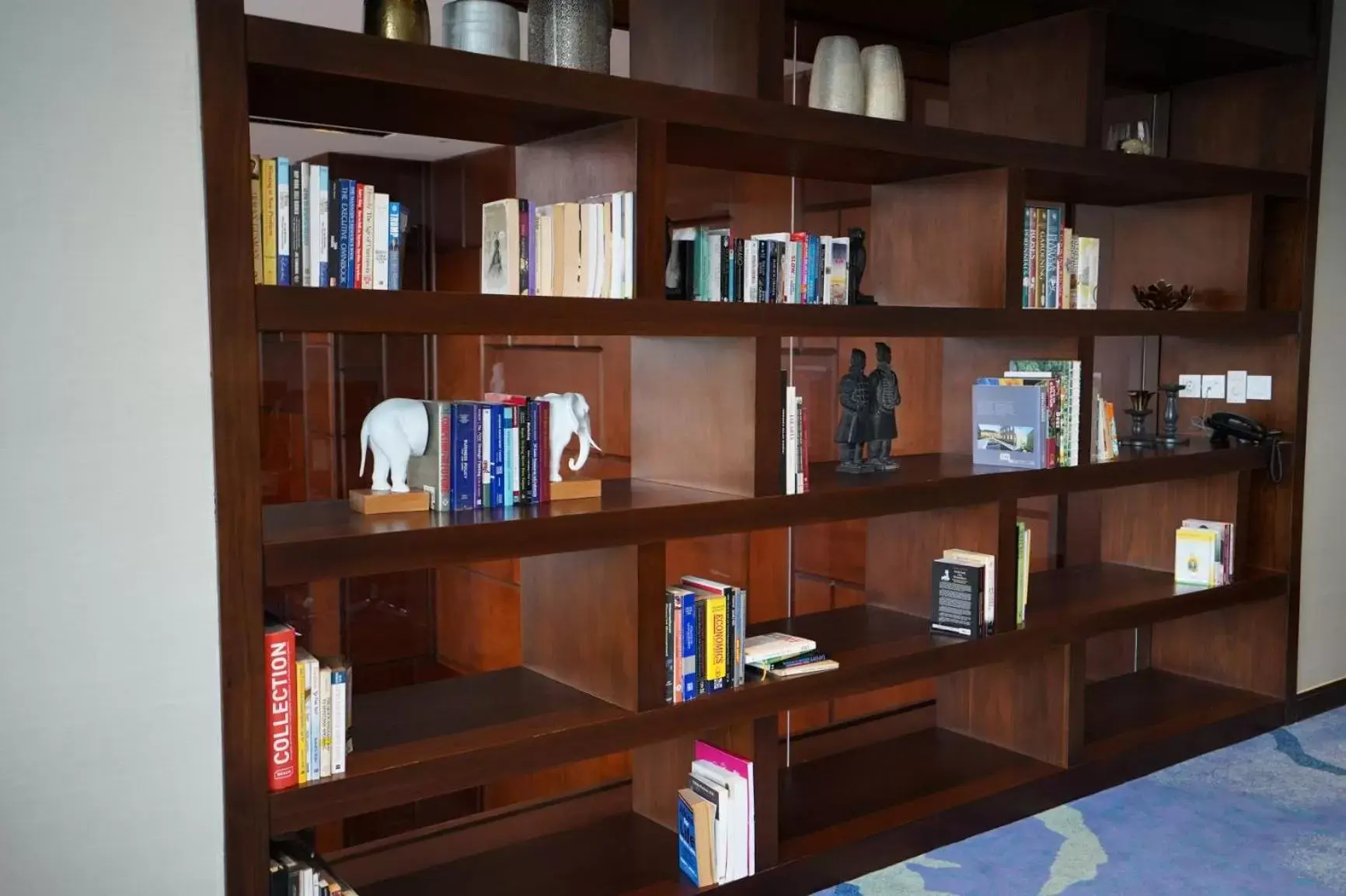 Library in Veranda Serviced Residence Puri