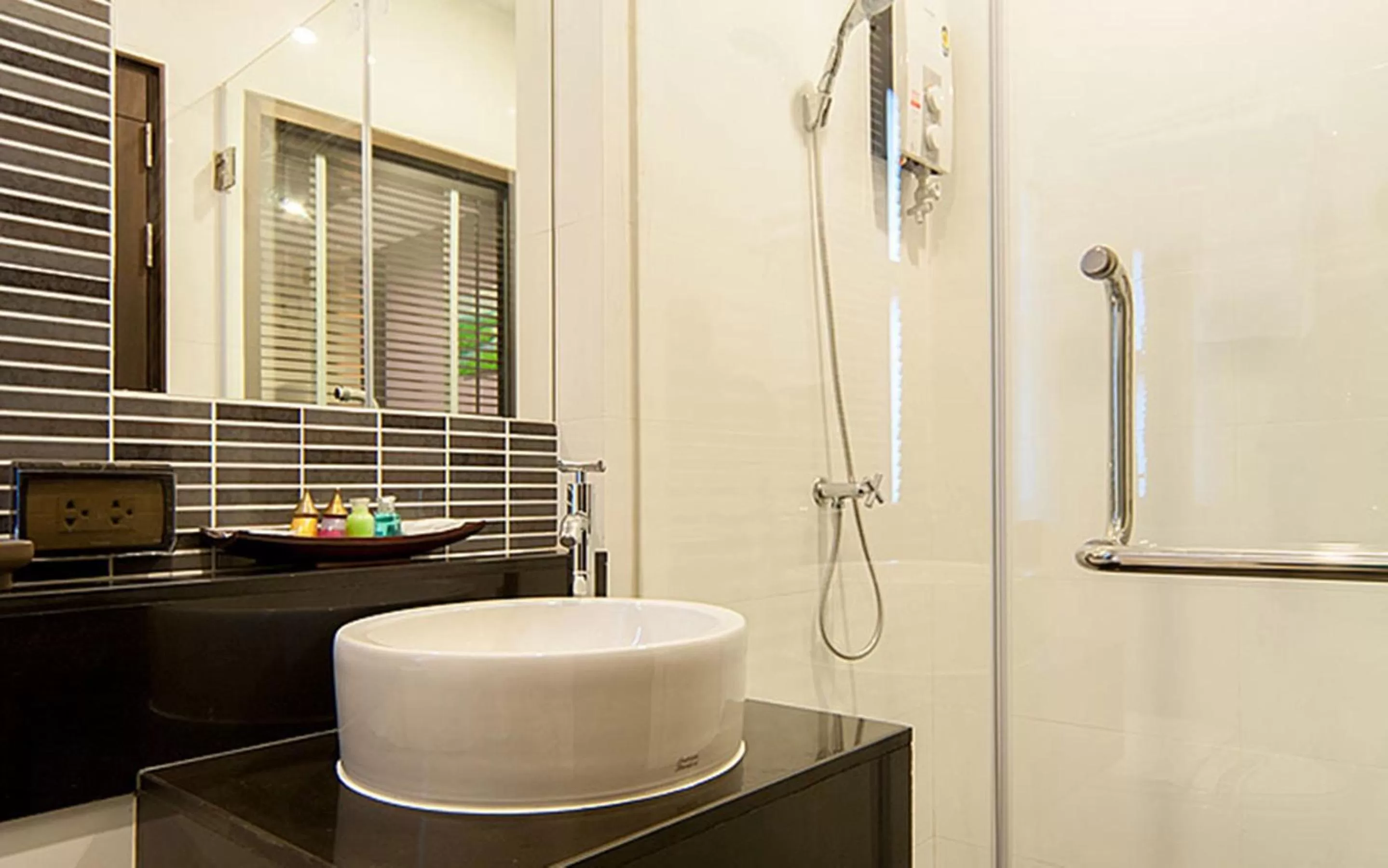 Bathroom in Tara Place Hotel Bangkok