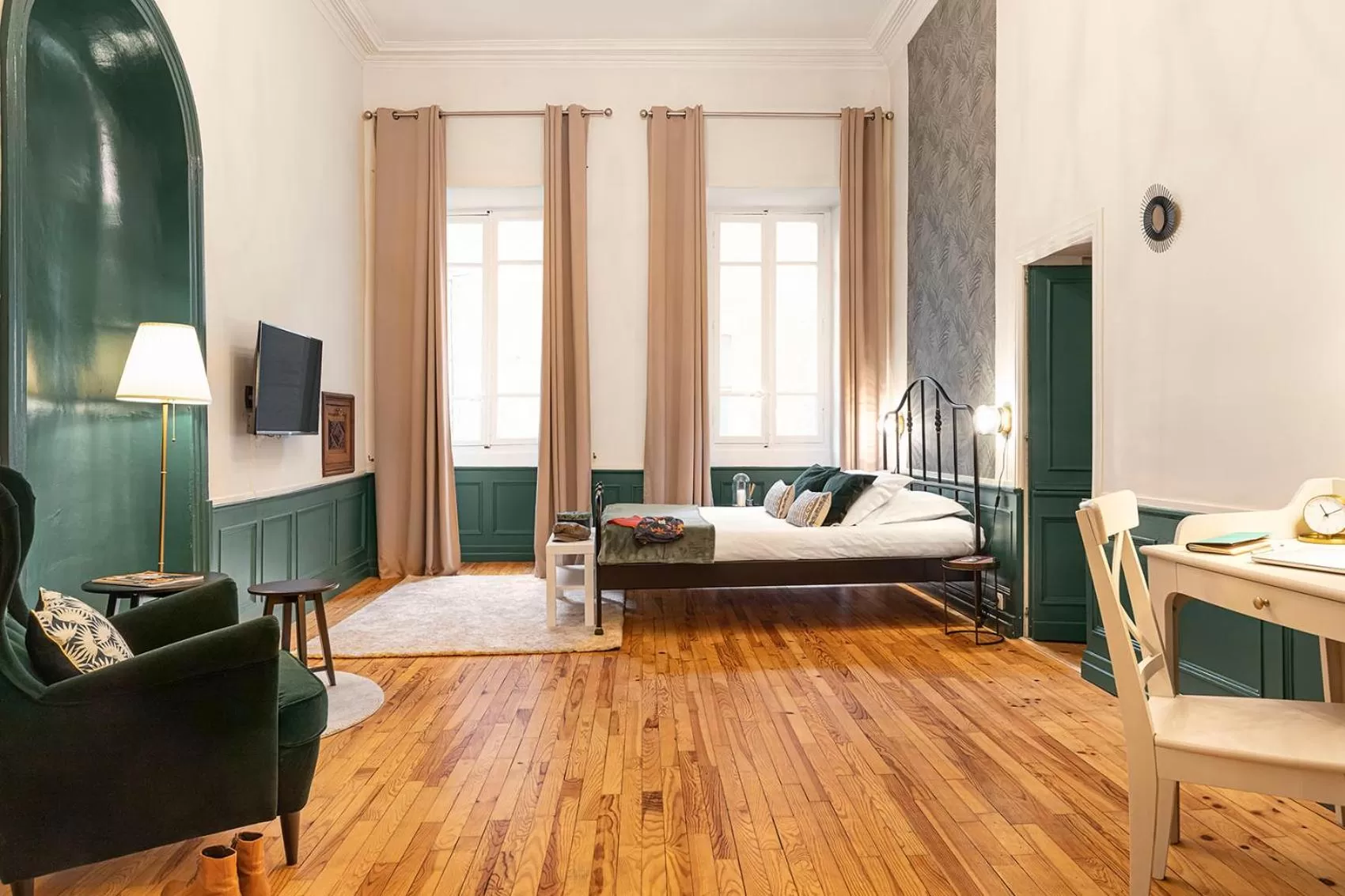 Photo of the whole room, Bed in Les Suites de Sautet