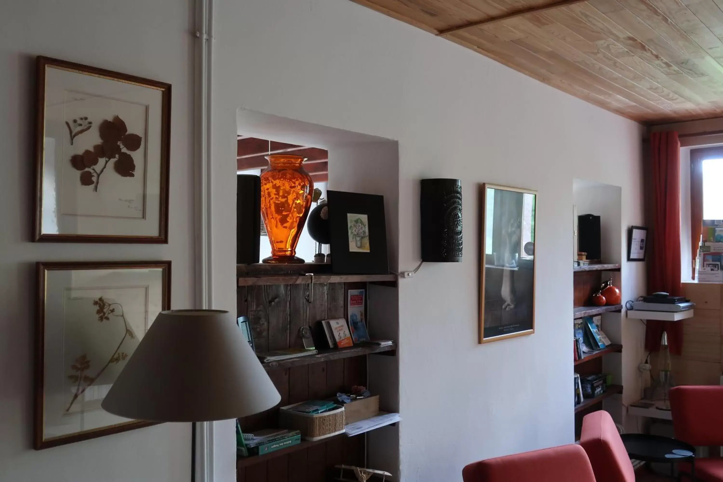 Communal lounge/ TV room in Gîte et chambres d'hôtes le Chêne