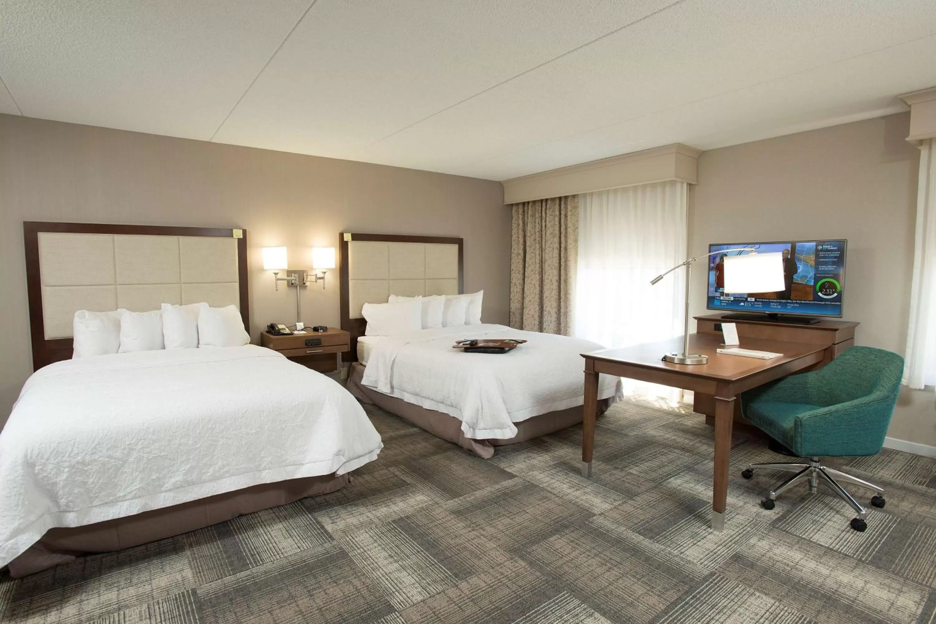 Bedroom, Bed in Hampton Inn & Suites Cincinnati-Union Centre