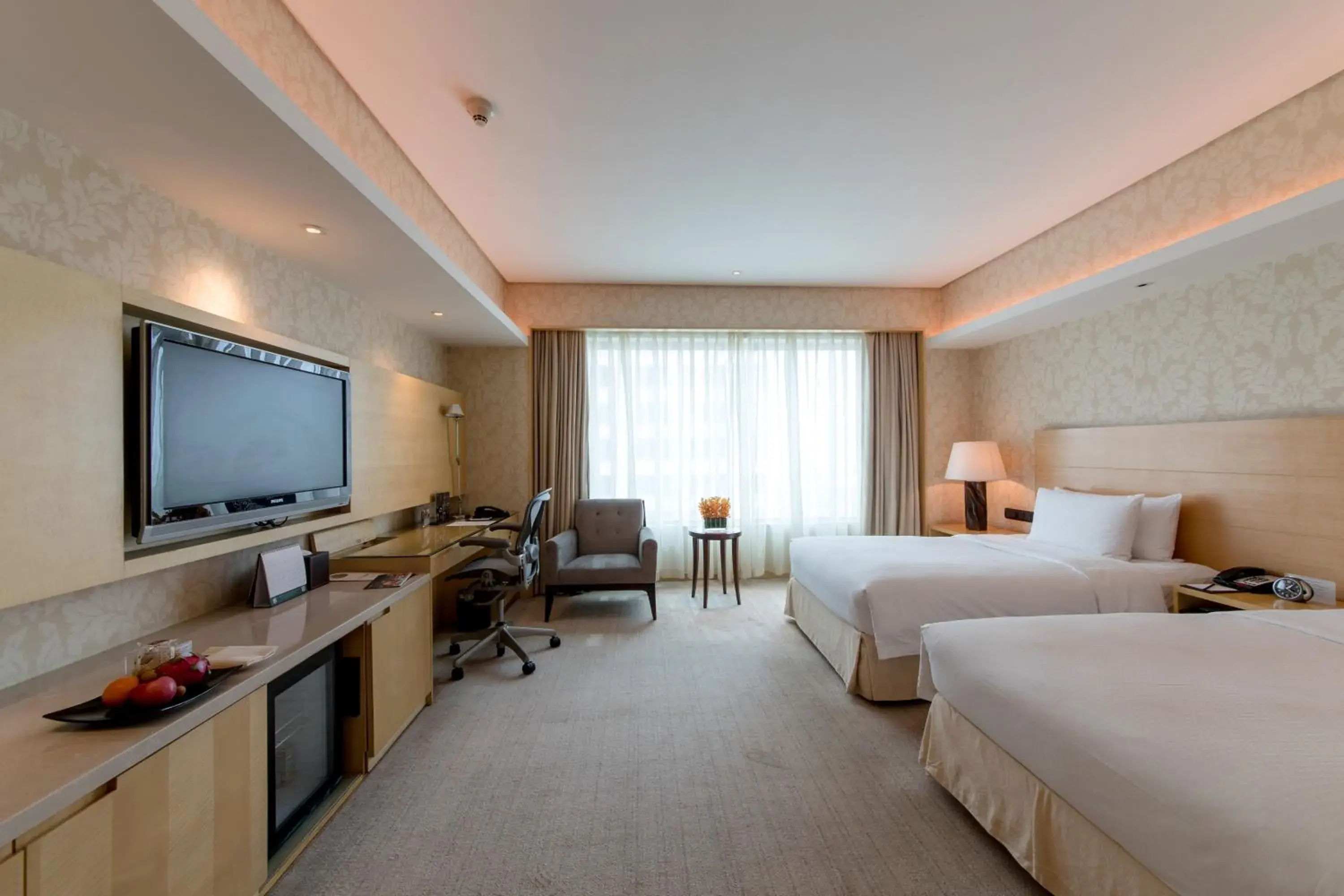 Bedroom, TV/Entertainment Center in Marco Polo Wuhan Hotel