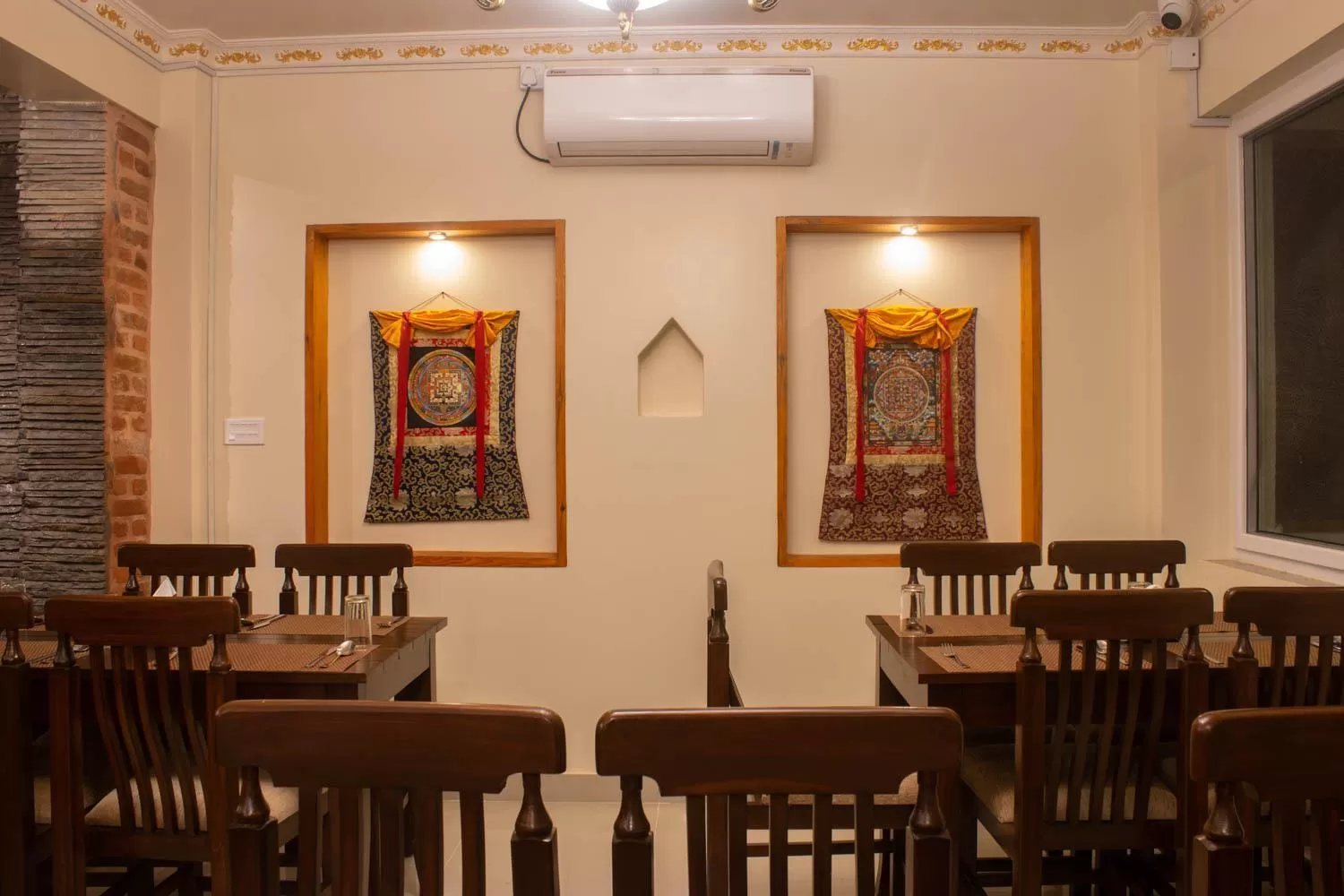 Restaurant/places to eat in Hotel Himalayan Glacier