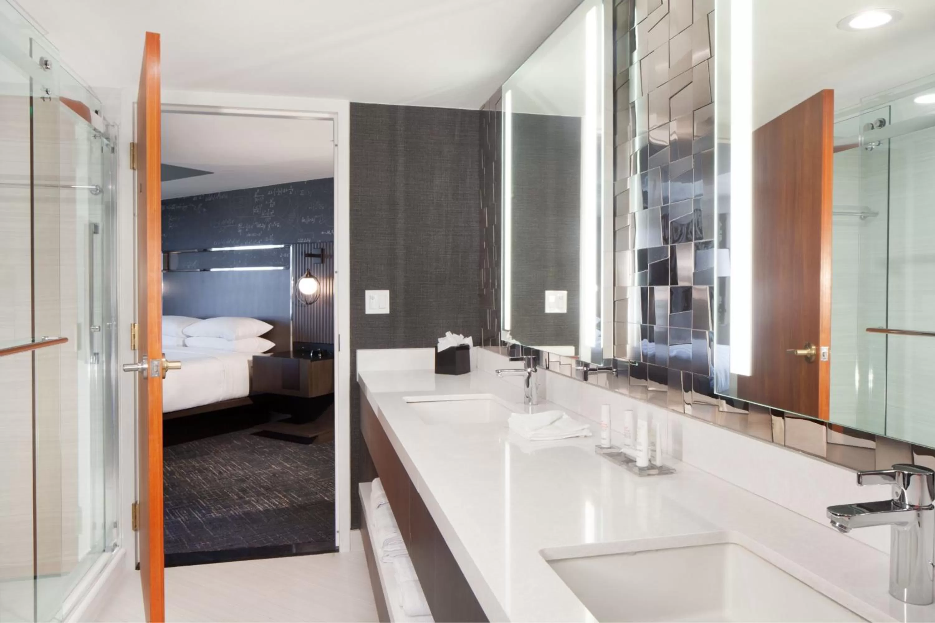 Bathroom, Bed in Fremont Marriott Silicon Valley