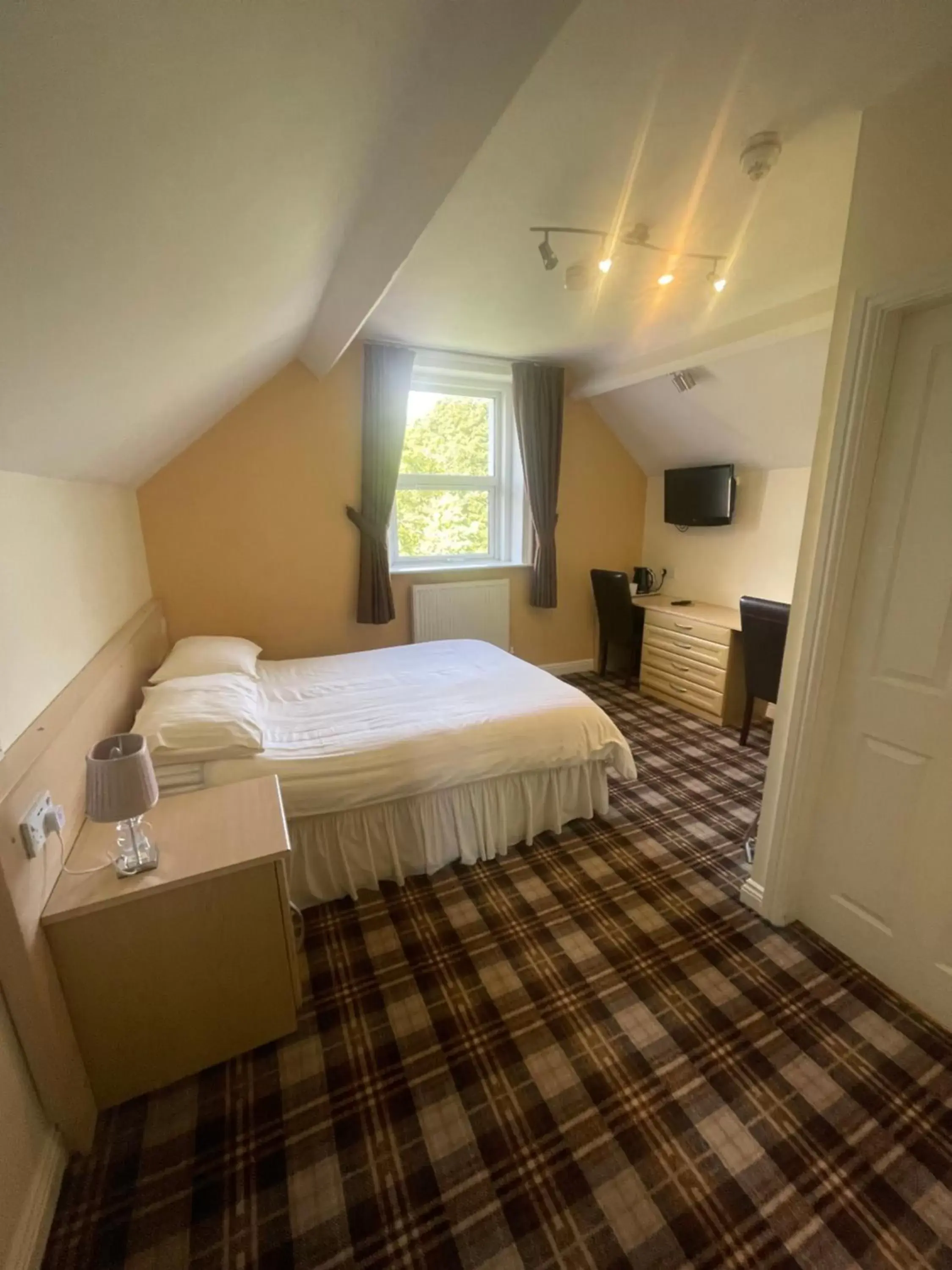 Bedroom, Bed in Mansfield Lodge Hotel Ltd