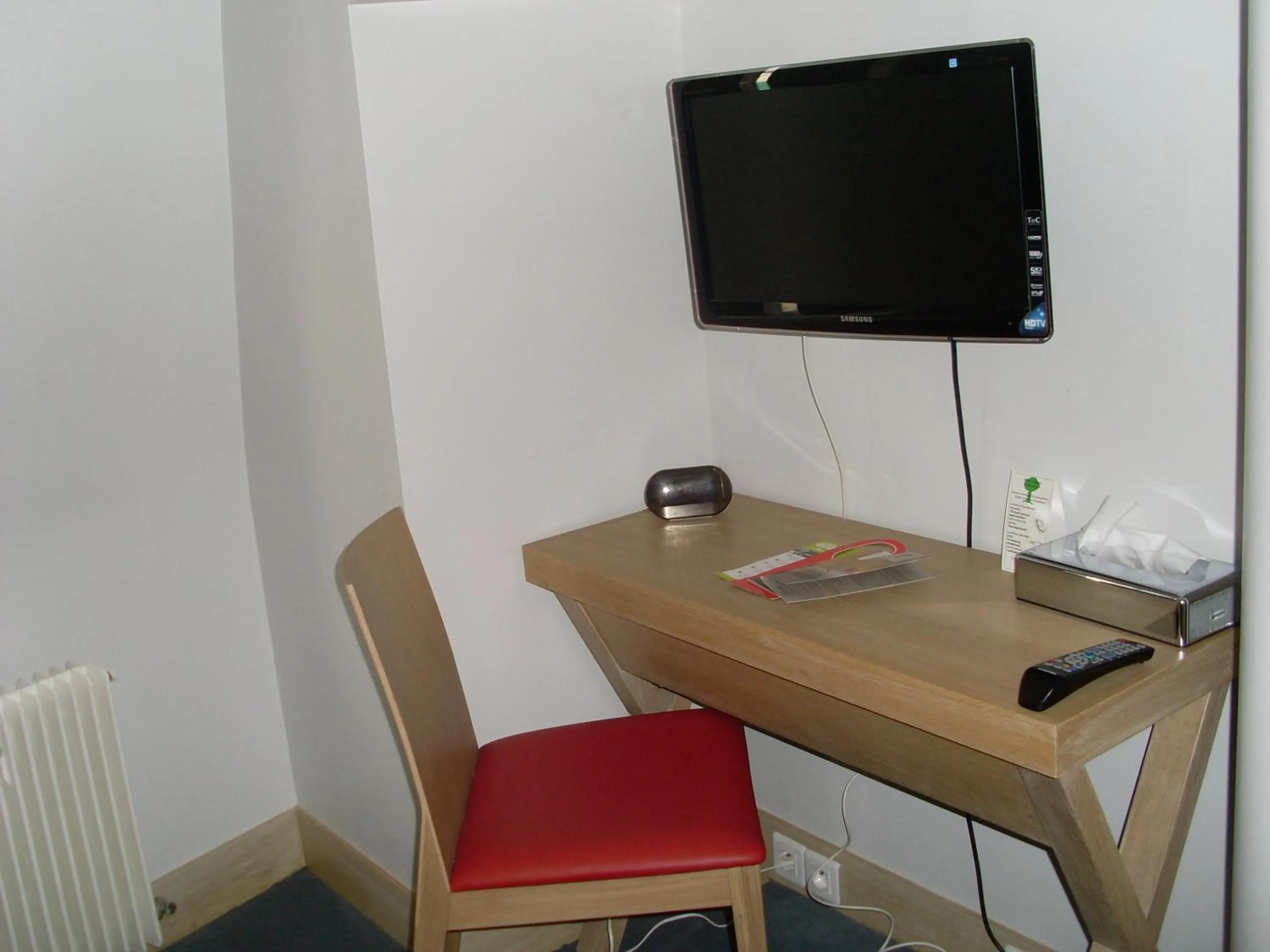 TV and multimedia in Hôtel Le Parc