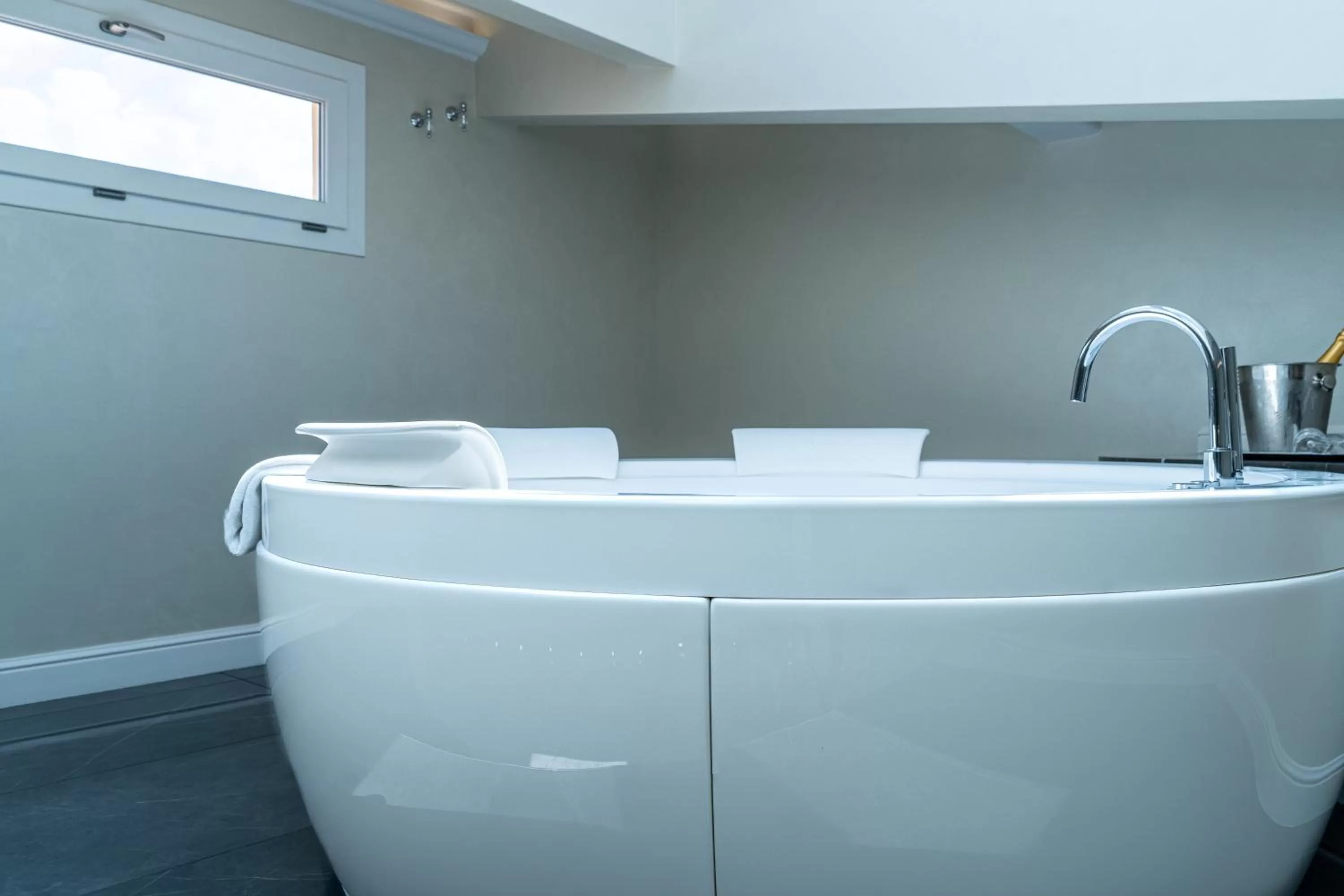 Hot Tub in The Moon Boutique Hotel & Spa