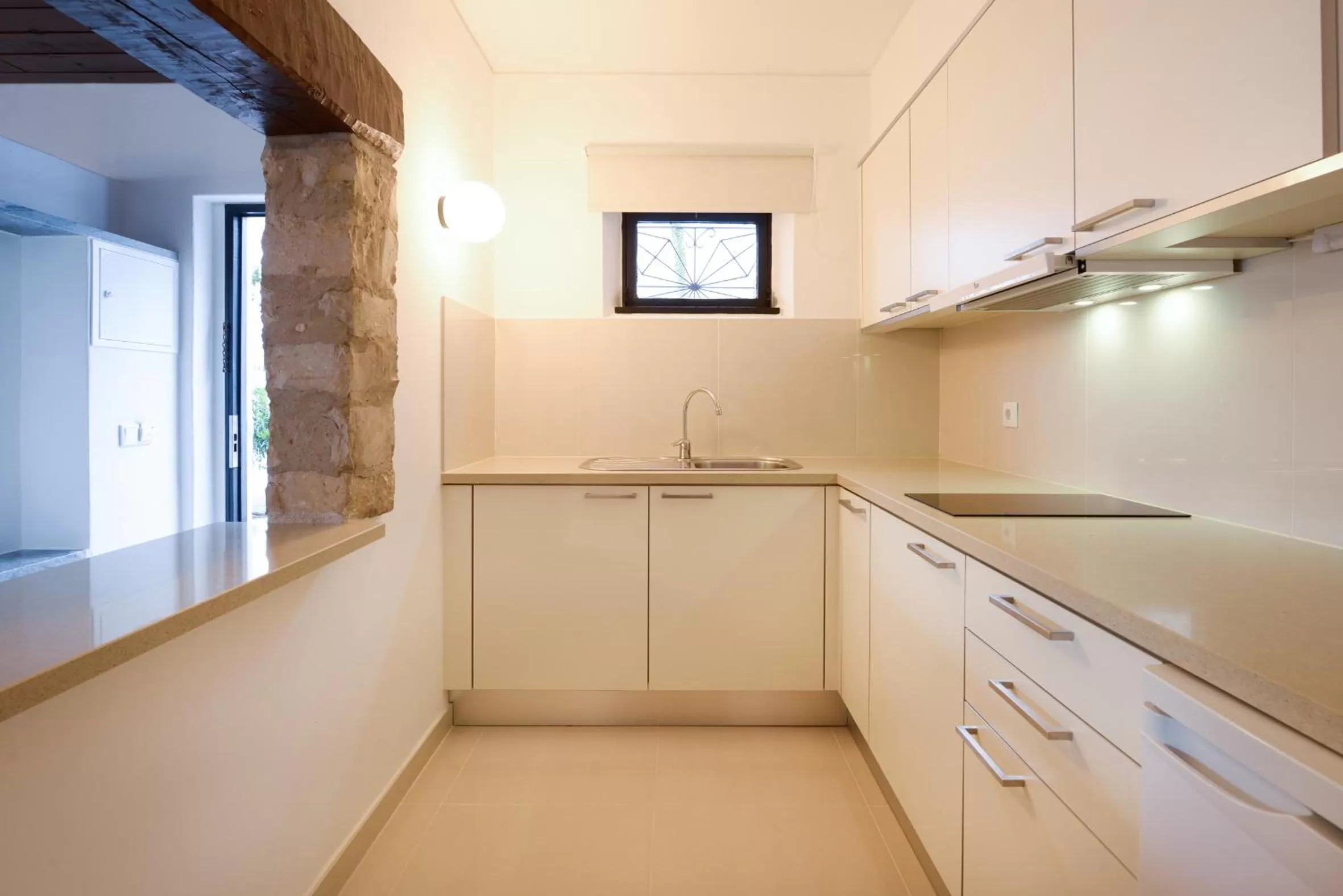 Kitchen or kitchenette in 3HB Golden Beach