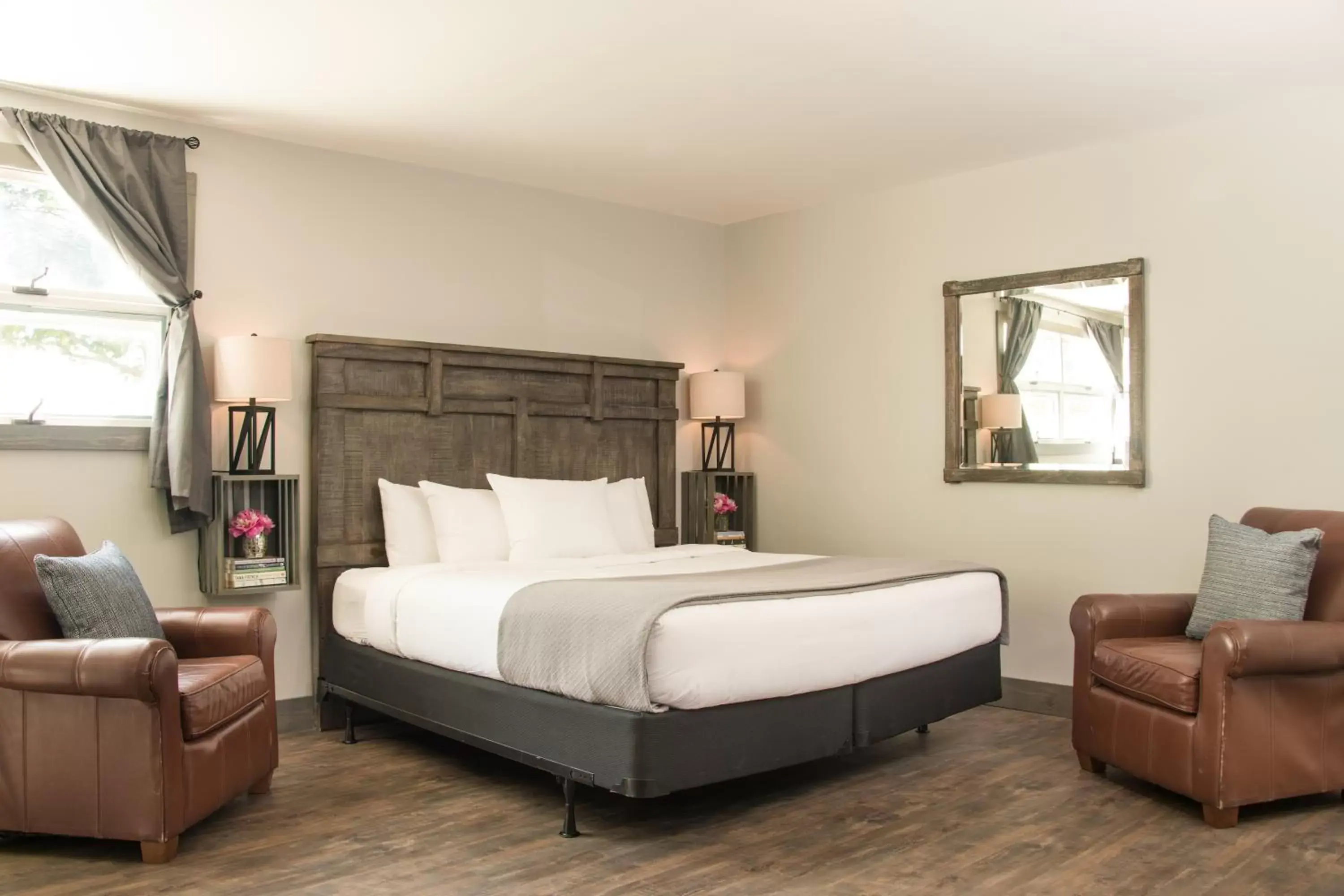 Bedroom, Bed in Lake Bomoseen Lodge