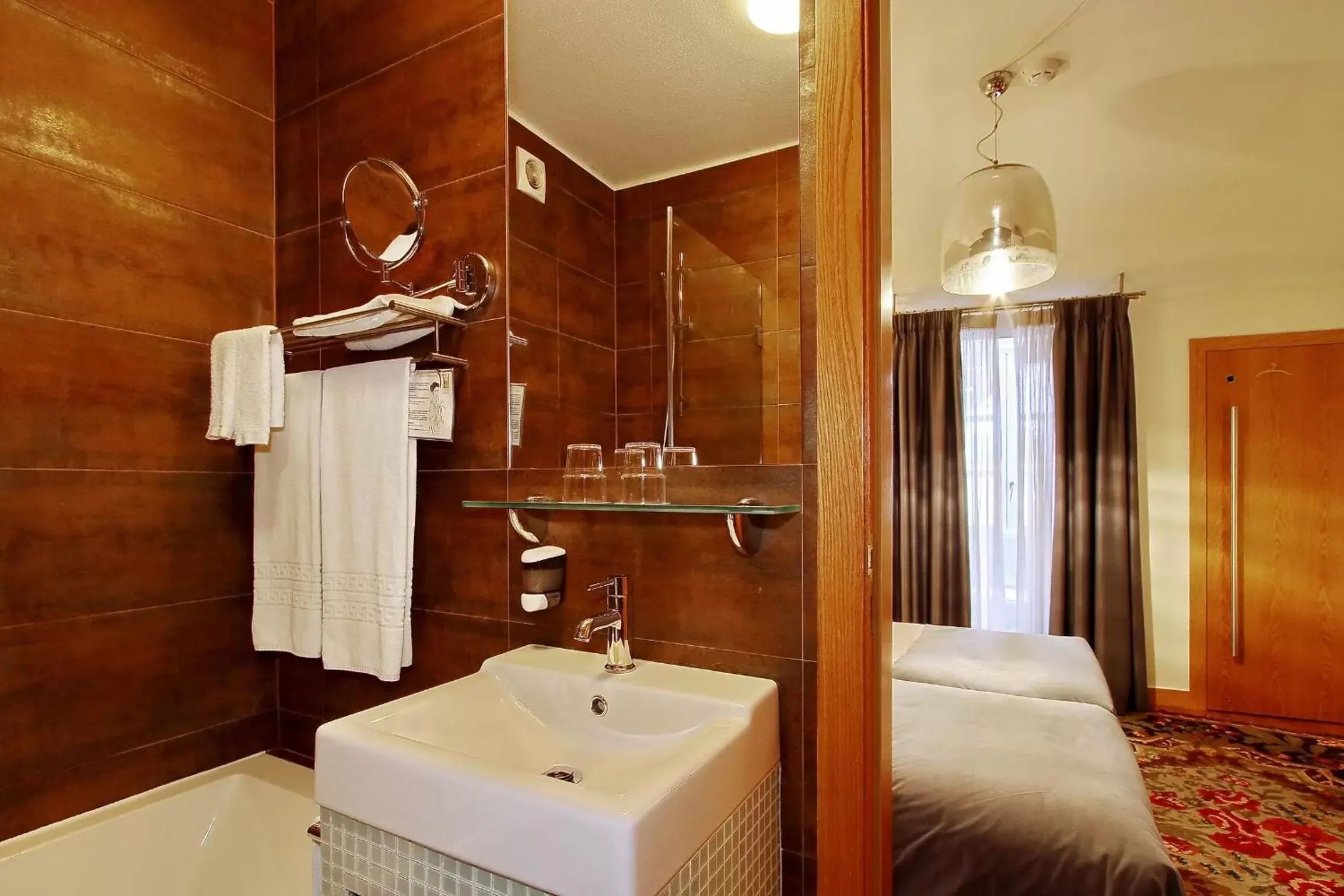 Toilet, Bathroom in Hotel Mestre de Avis