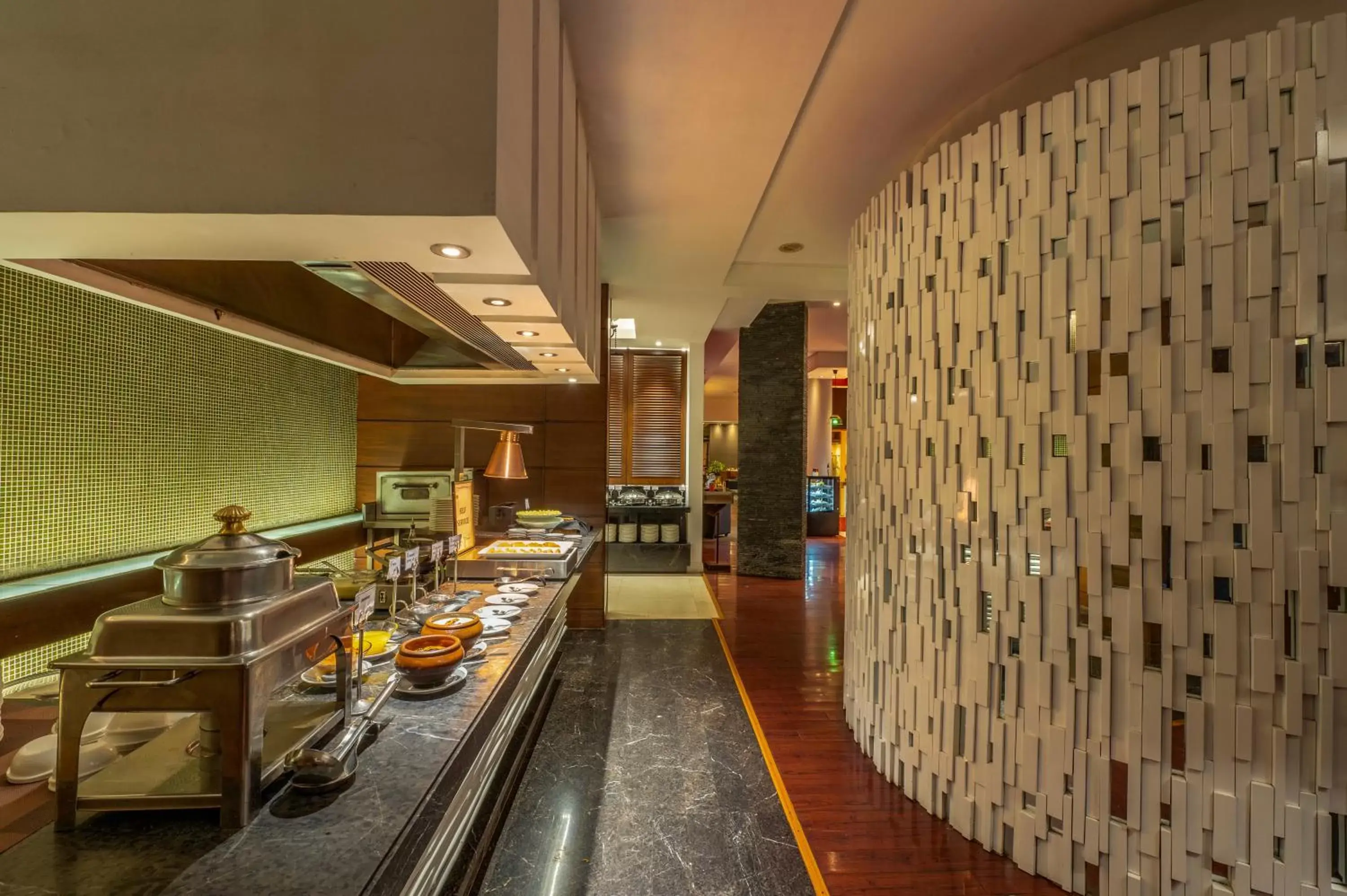 Restaurant/places to eat in O Hotel Pune