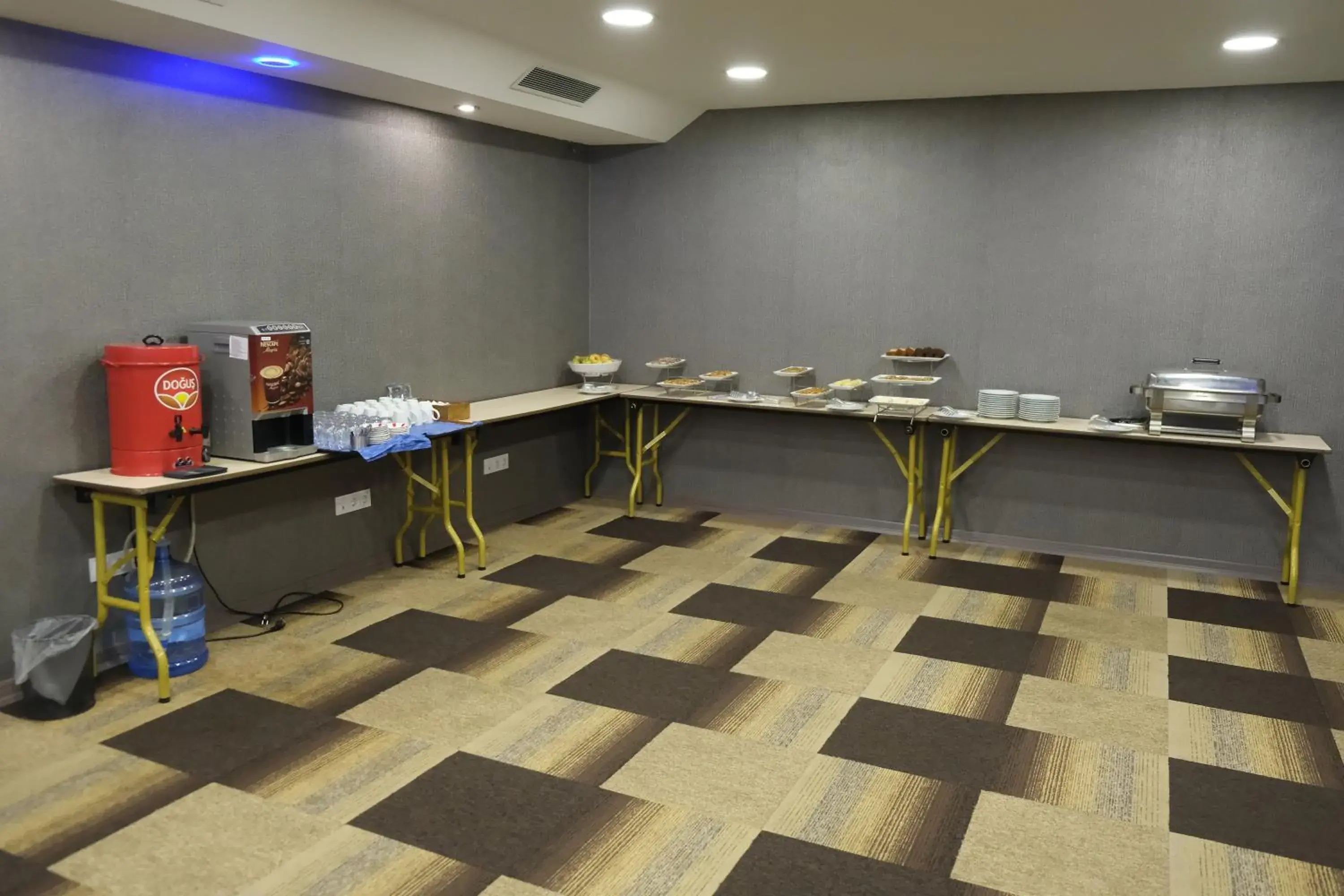 Meeting/conference room, Kitchen/Kitchenette in Asia City Hotel