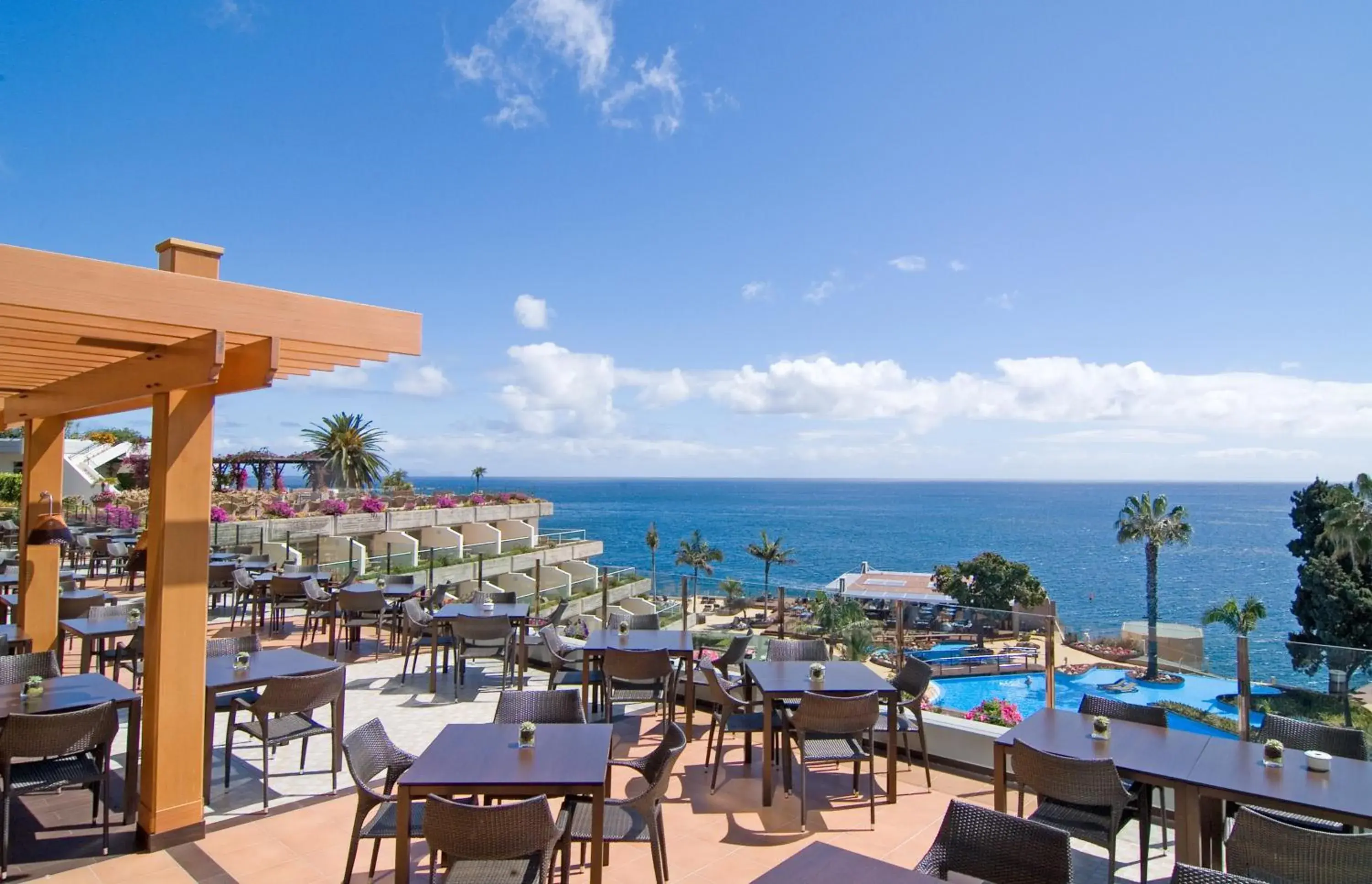 Patio, Restaurant/Places to Eat in Pestana Carlton Madeira Ocean Resort Hotel