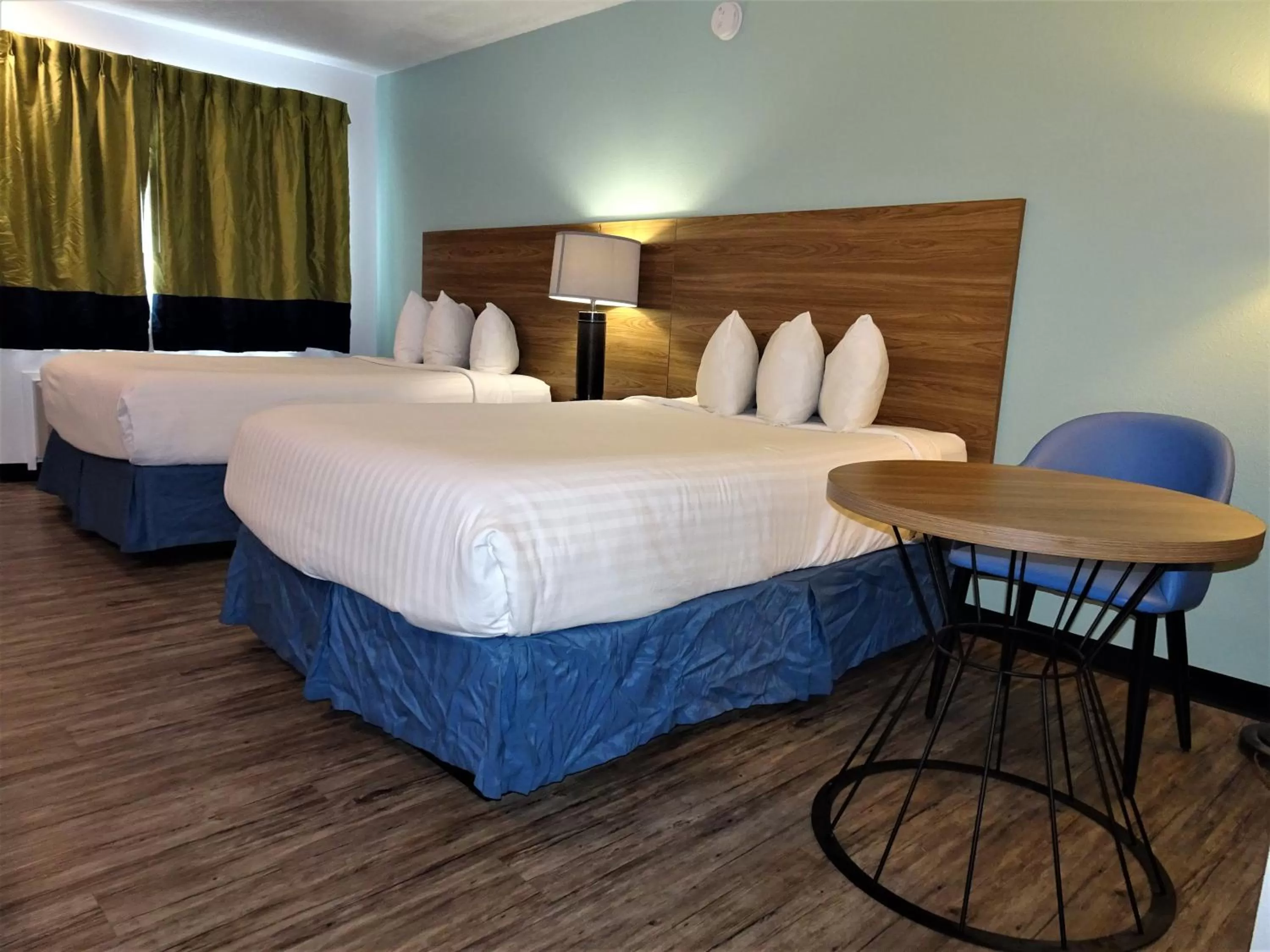 Photo of the whole room, Bed in Days Inn by Wyndham Lake Havasu