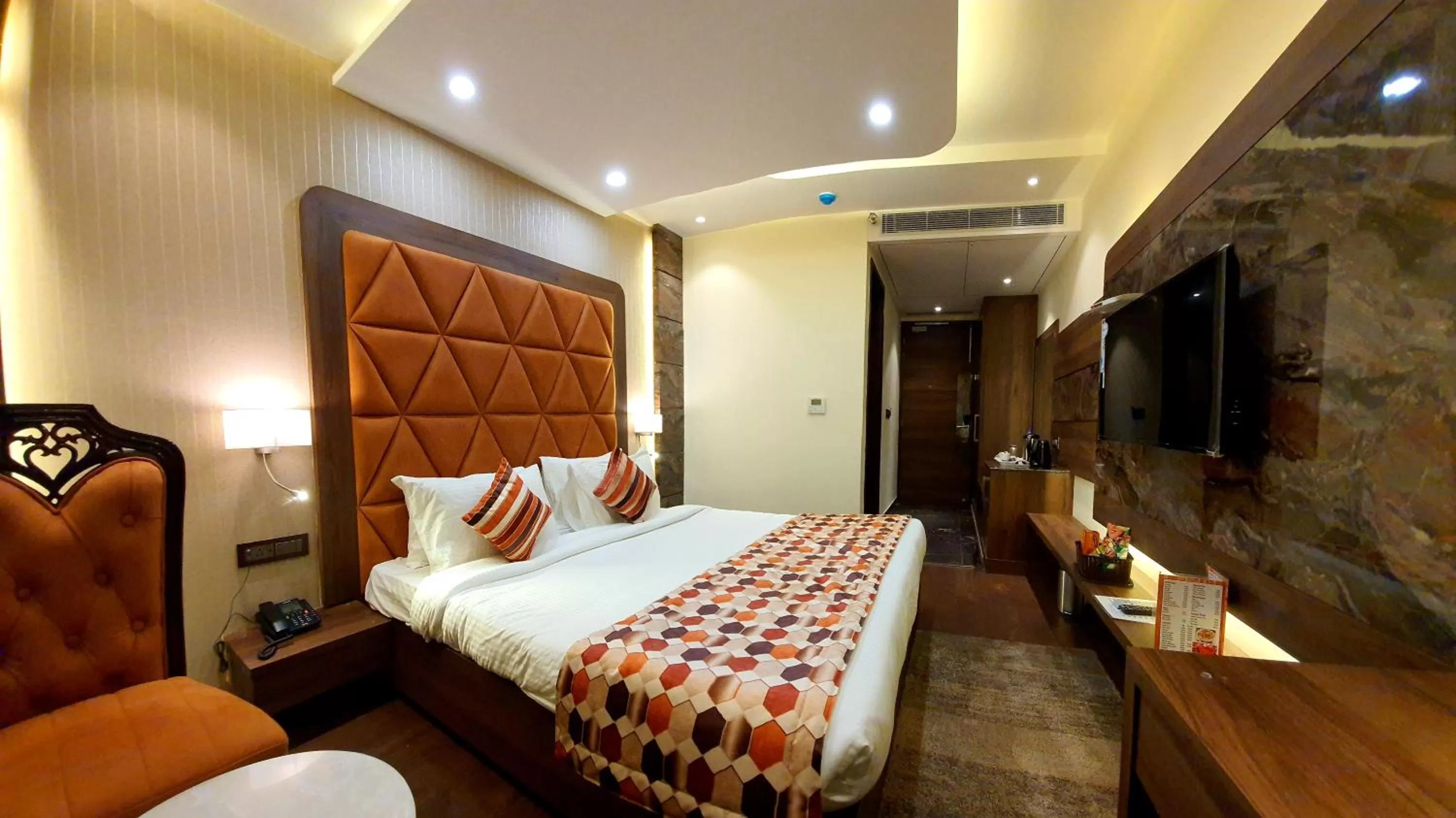 Bed in Hotel Makhan Residency