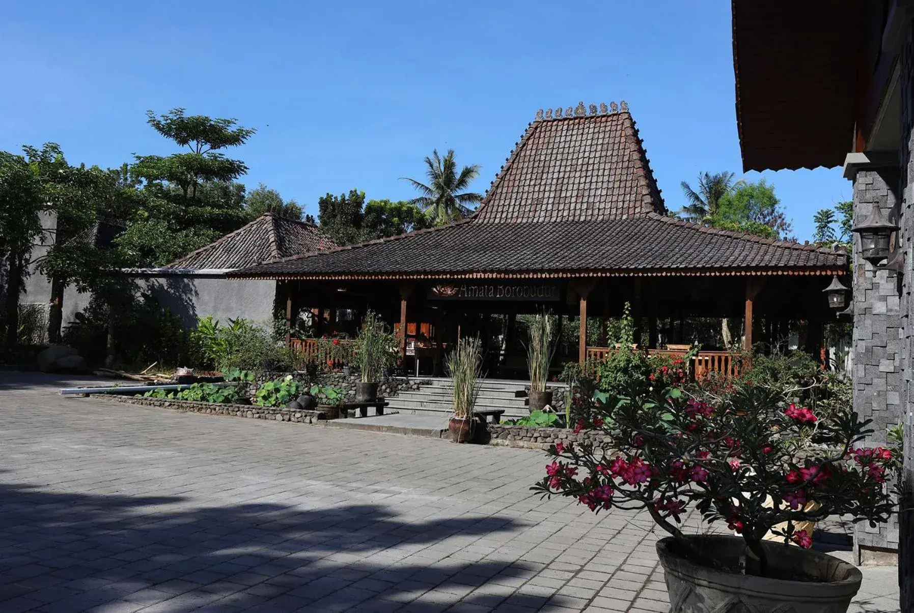 Restaurant/Places to Eat in Amata Borobudur Resort