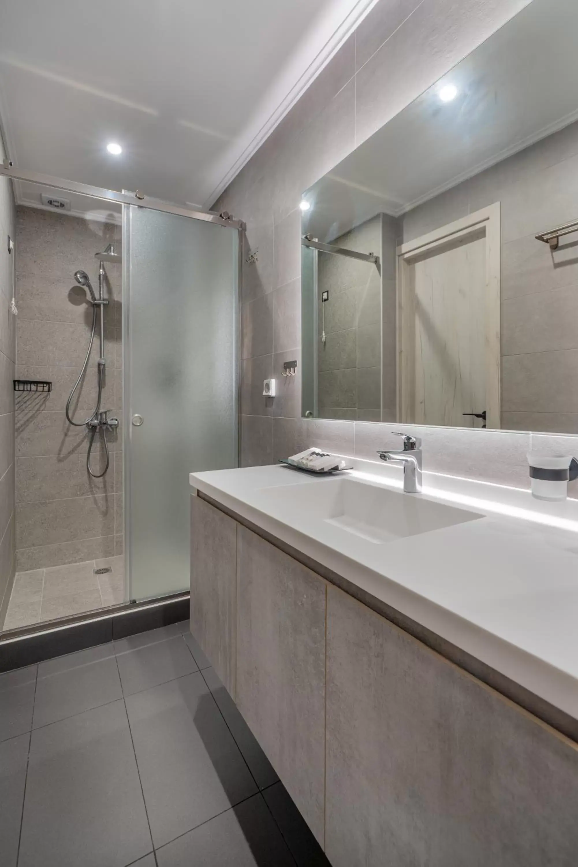 Shower, Bathroom in Exarchia House Project