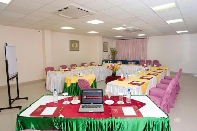 Business facilities in Safeer Plaza Hotel