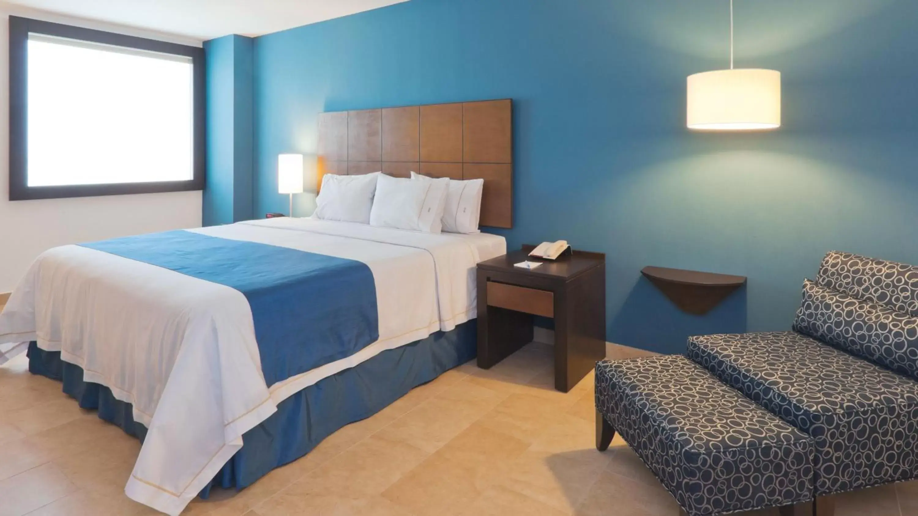 Photo of the whole room, Bed in Holiday Inn Express Mérida, an IHG Hotel