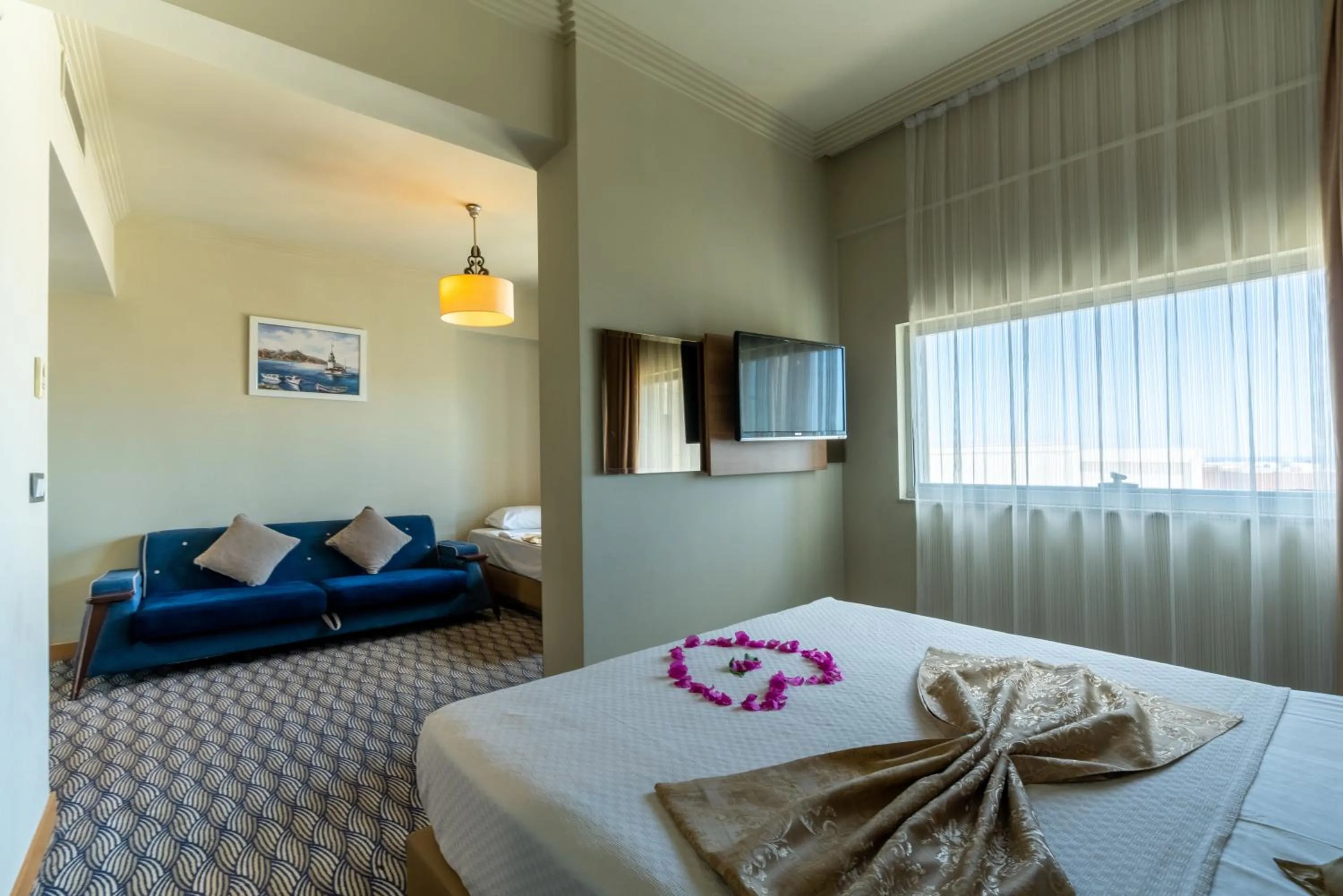 Bedroom, Bed in City Live Hotel