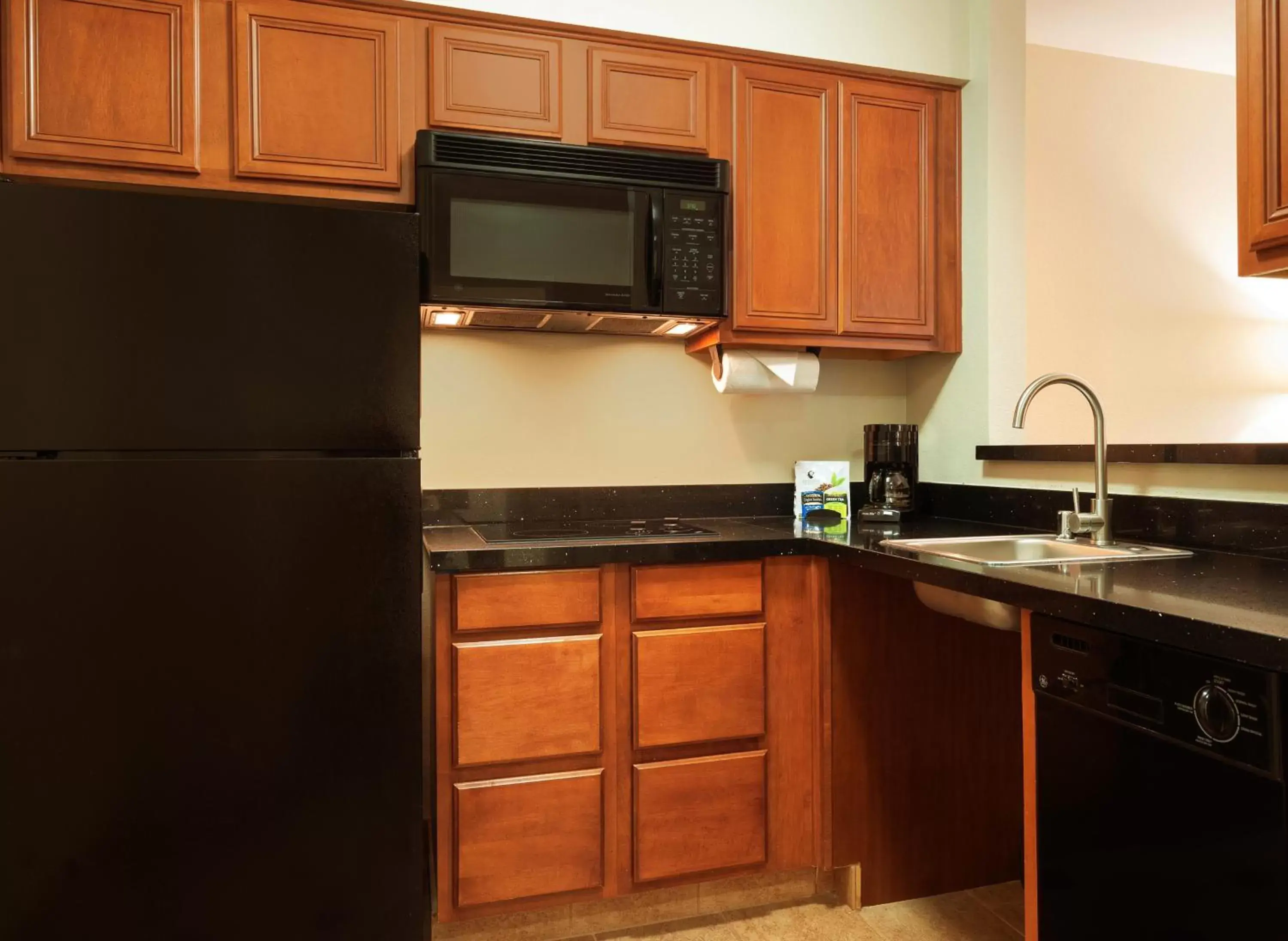 Kitchen or kitchenette, Kitchen/Kitchenette in Larkspur Landing Sunnyvale-An All-Suite Hotel