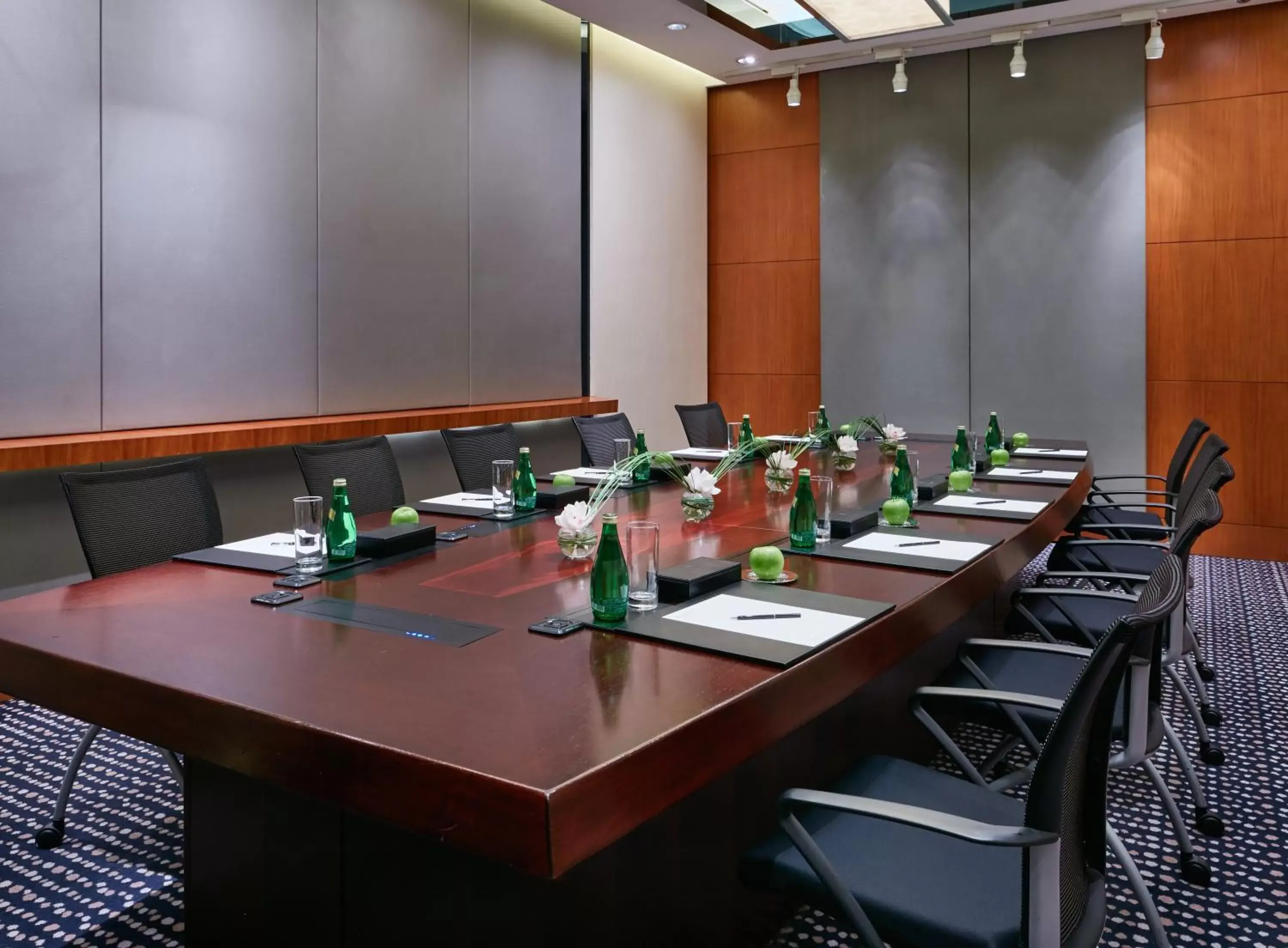 Meeting/conference room in InterContinental Hangzhou, an IHG Hotel