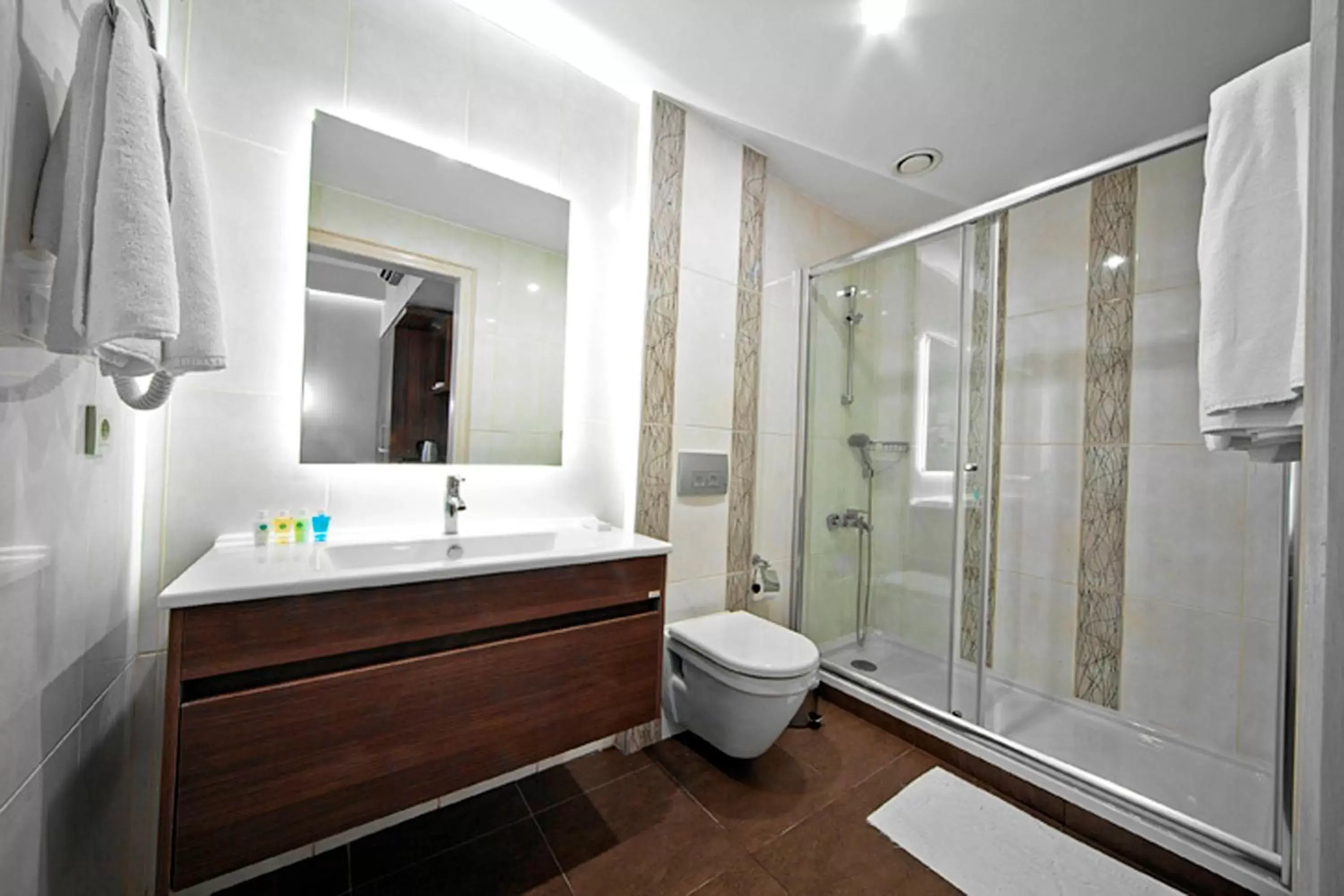 Bathroom in Azade Premier Hotel