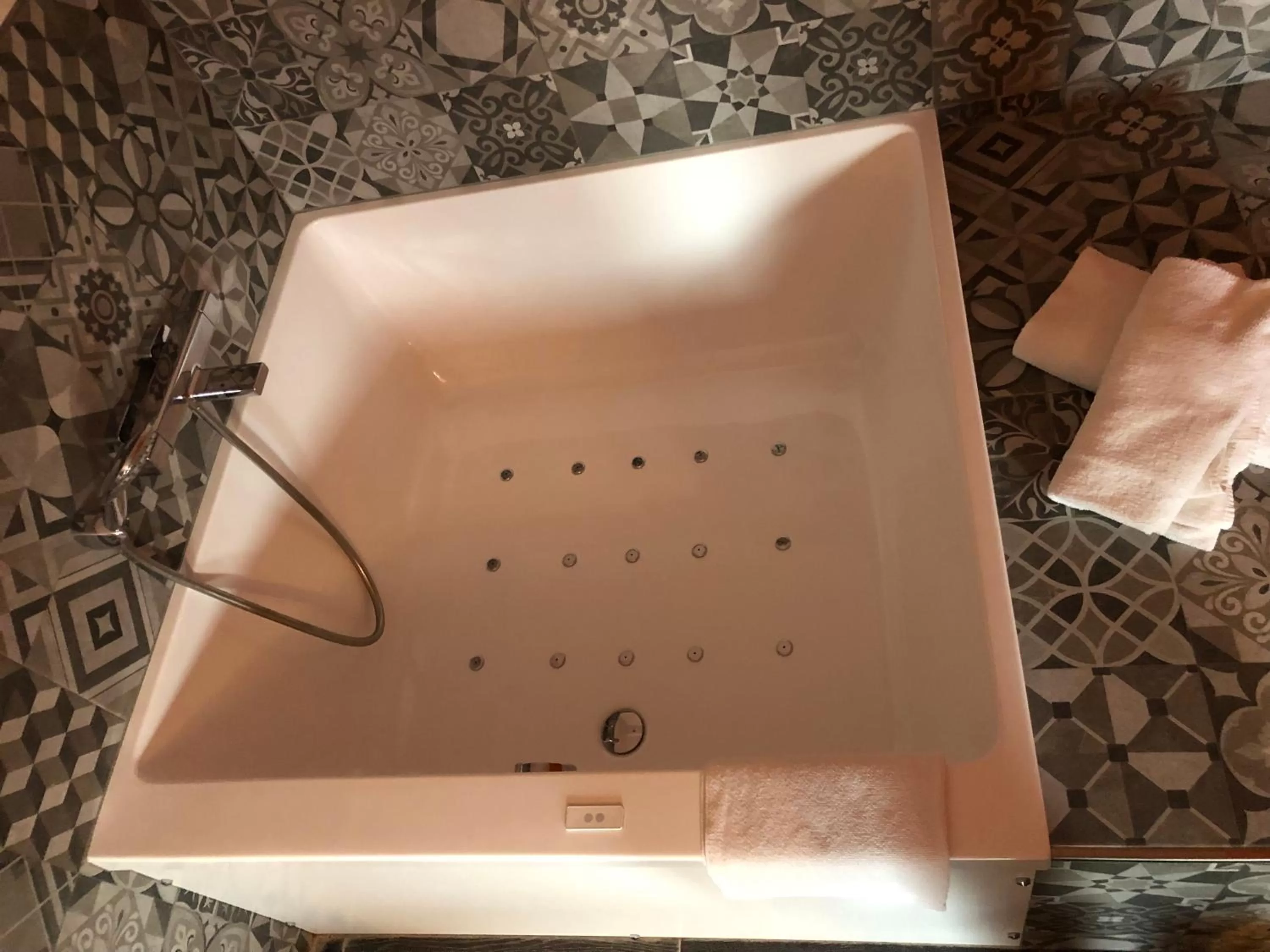 V E R O N E - Rooms & Suites - Liège - Rocourt