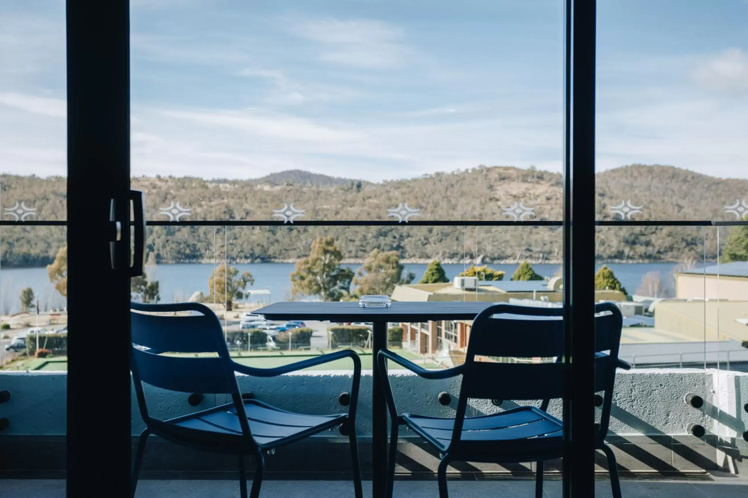 Lake view in Banjo Paterson Inn