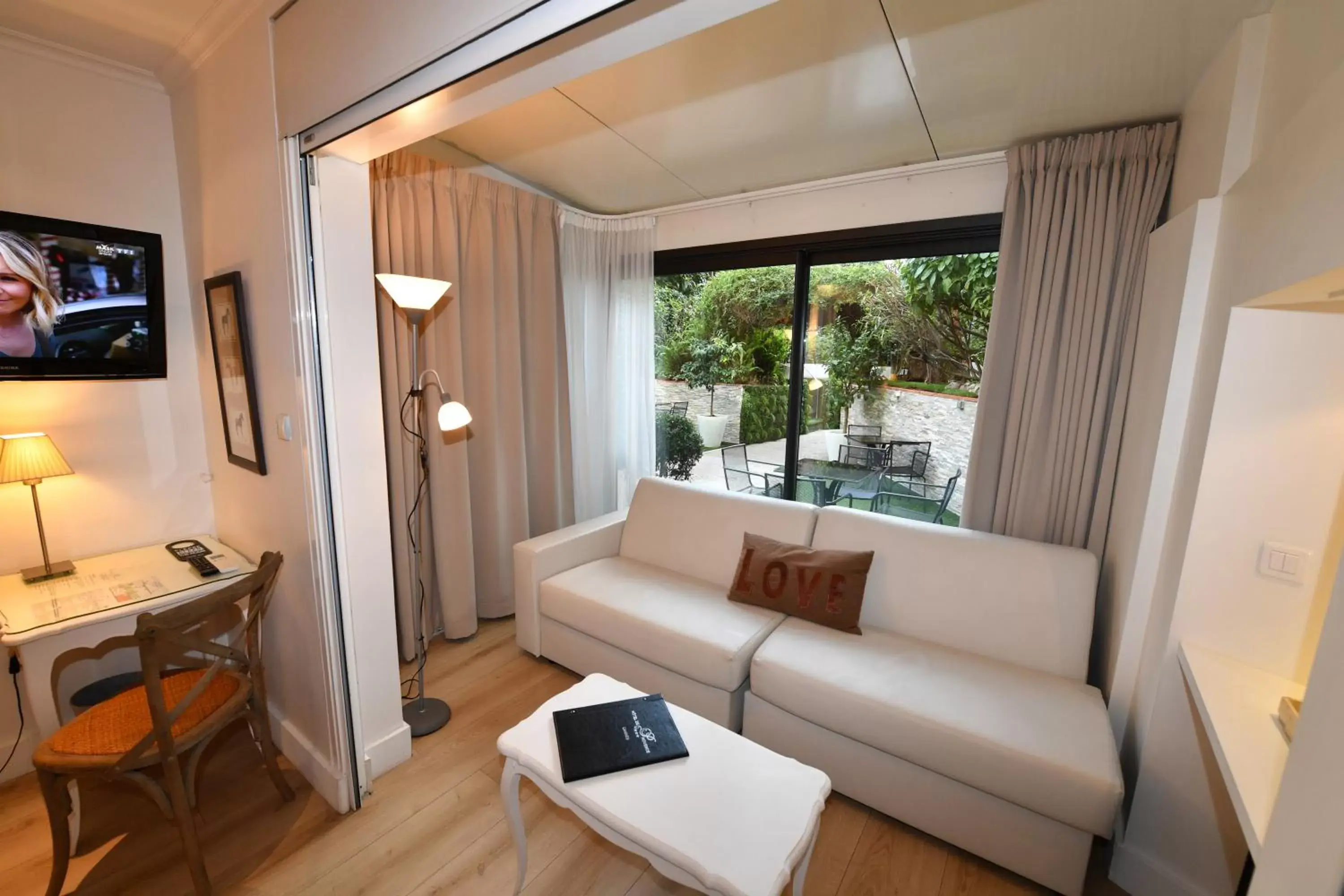 Living room, Seating Area in Hôtel de Provence