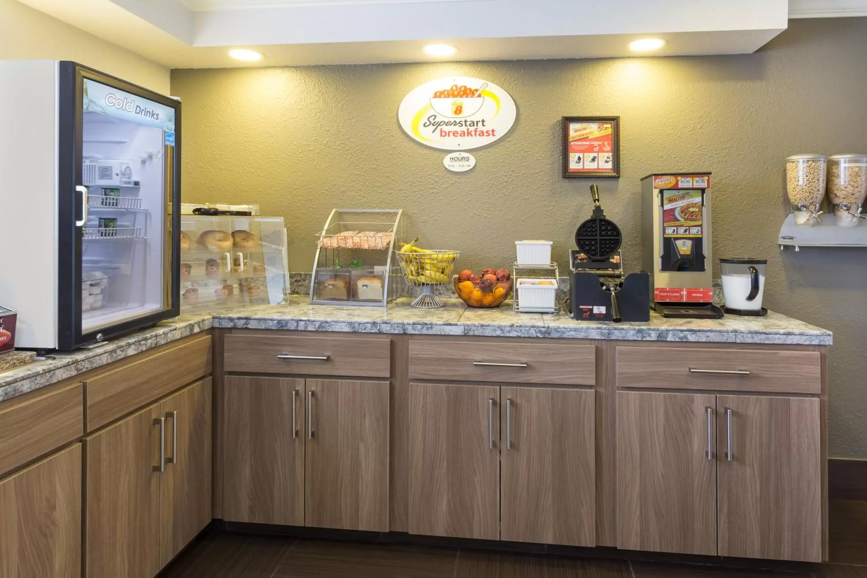 Food and drinks in Super 8 by Wyndham Fortuna Food and drinks in Super 8 by Wyndham Fortuna