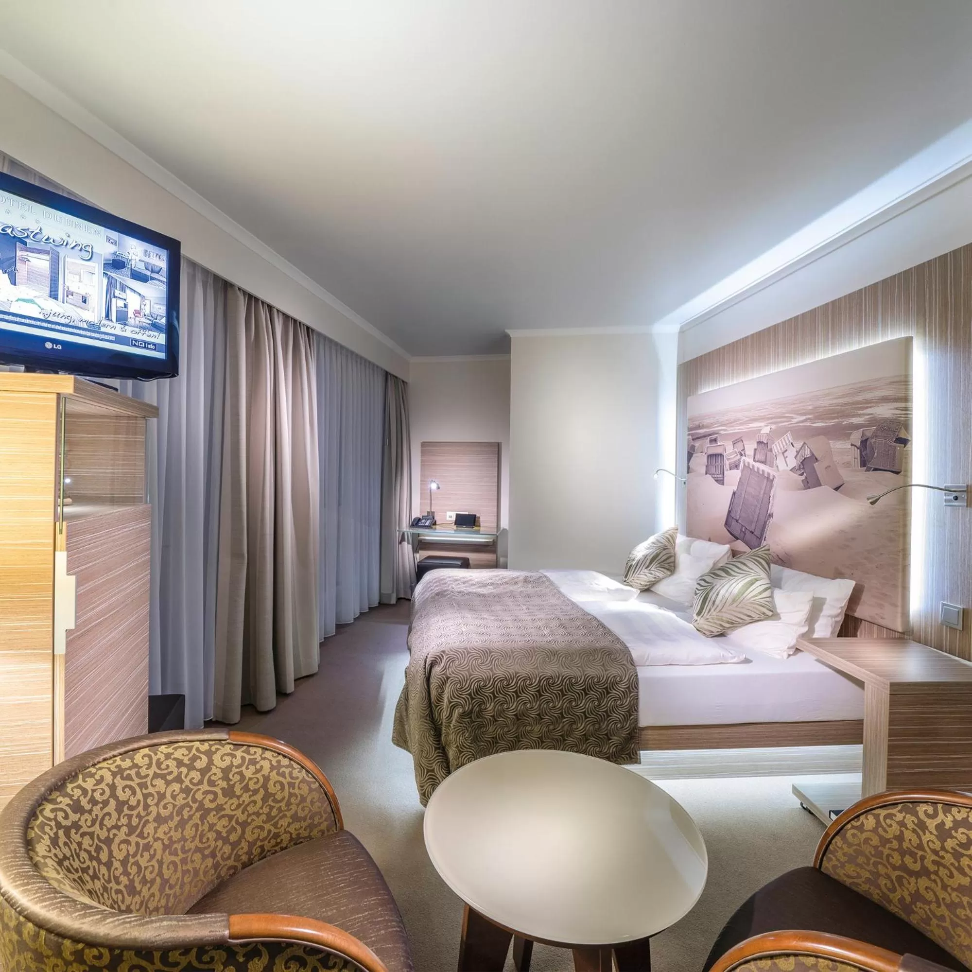 Photo of the whole room, Bed in Strandhotel Duhnen