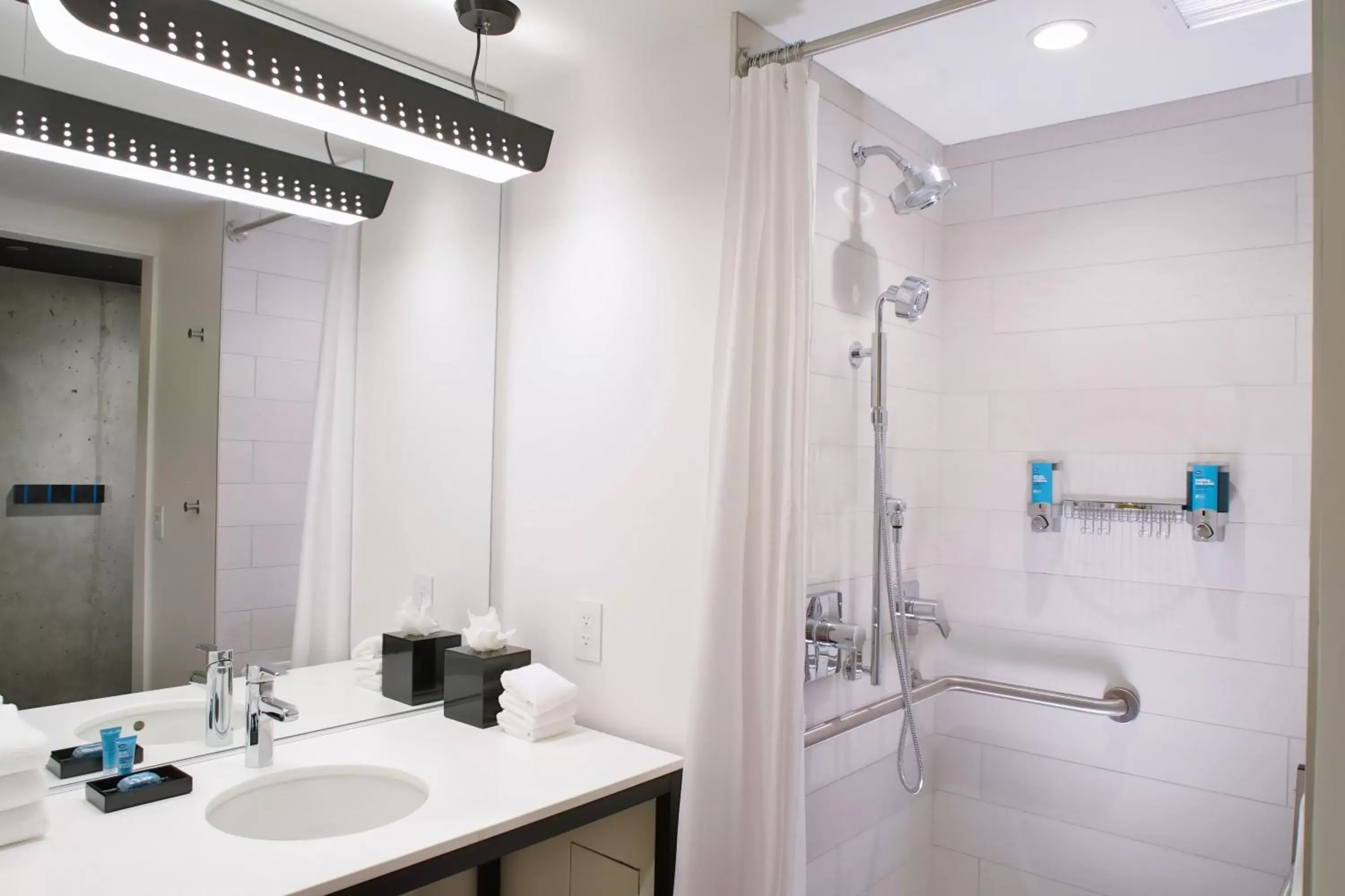 Shower, Bathroom in Aloft Chicago Mag Mile