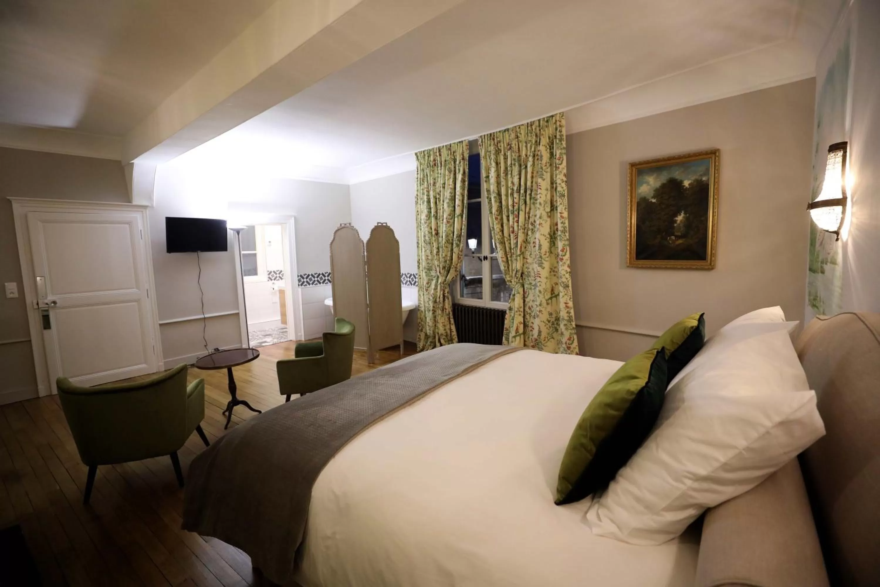 Bed in Au Jeu de Paume