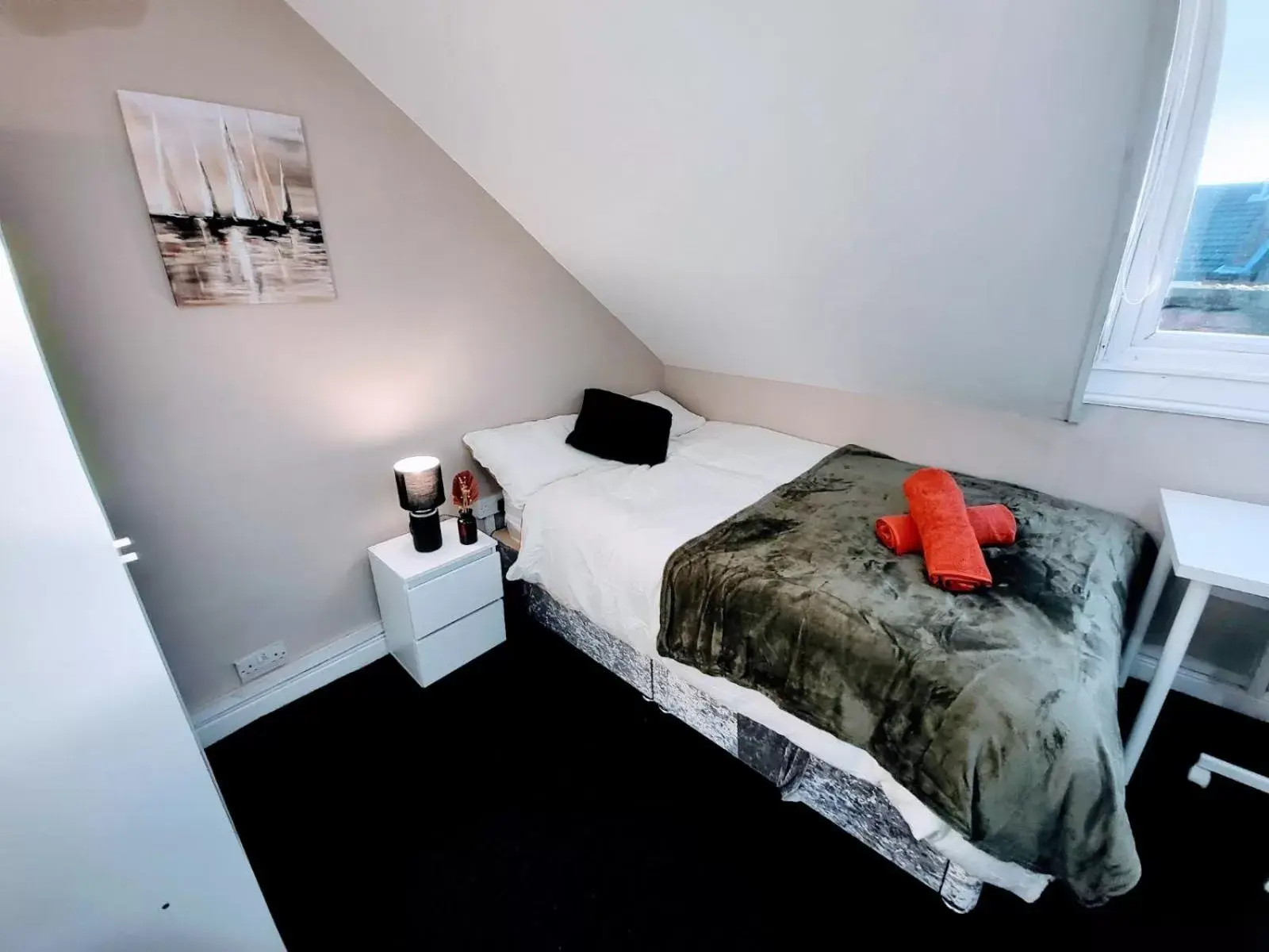 Bed in Easy Living Nottingham - Burns Street