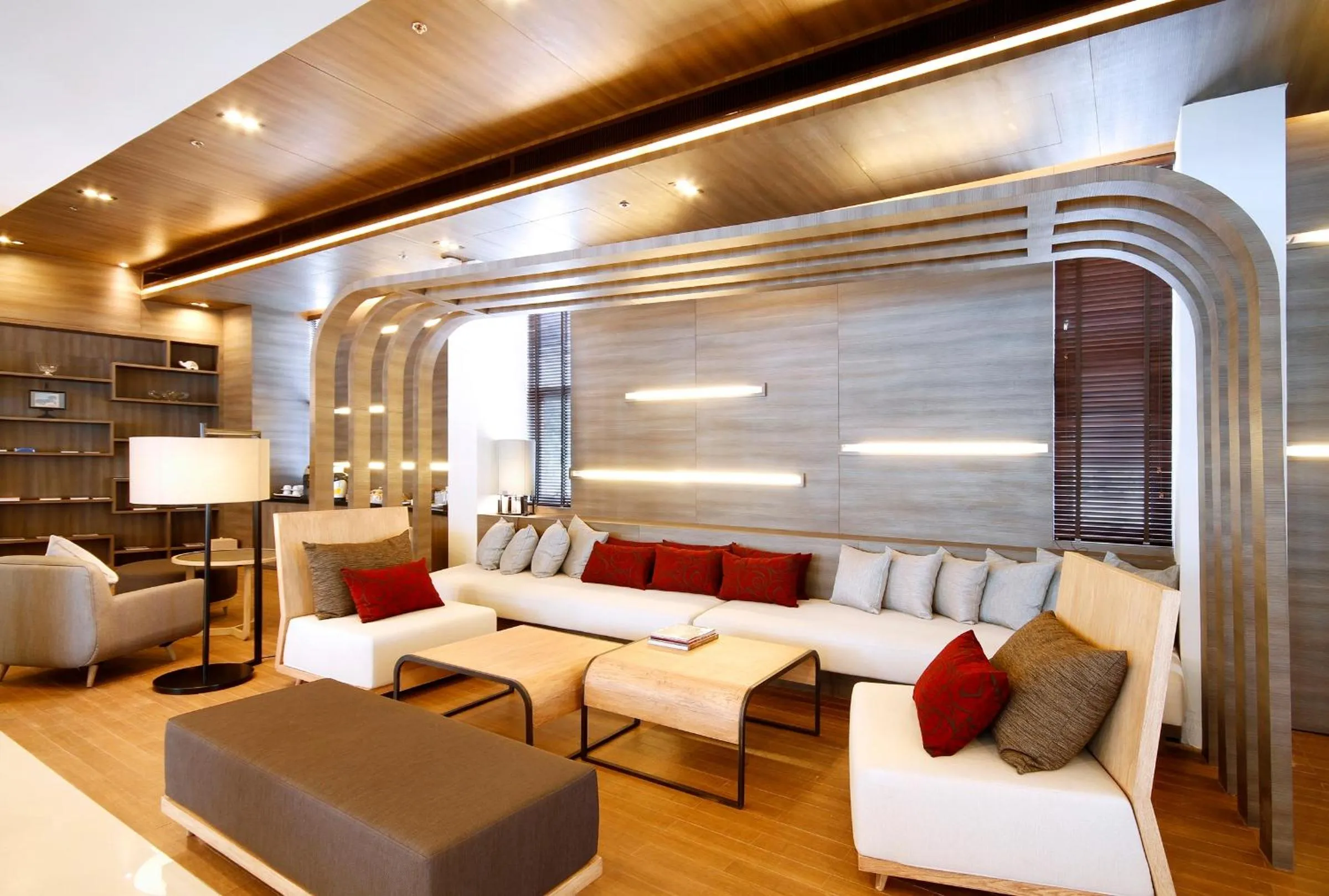 Lobby or reception in Classic Kameo Hotel & Serviced Apartments, Ayutthaya