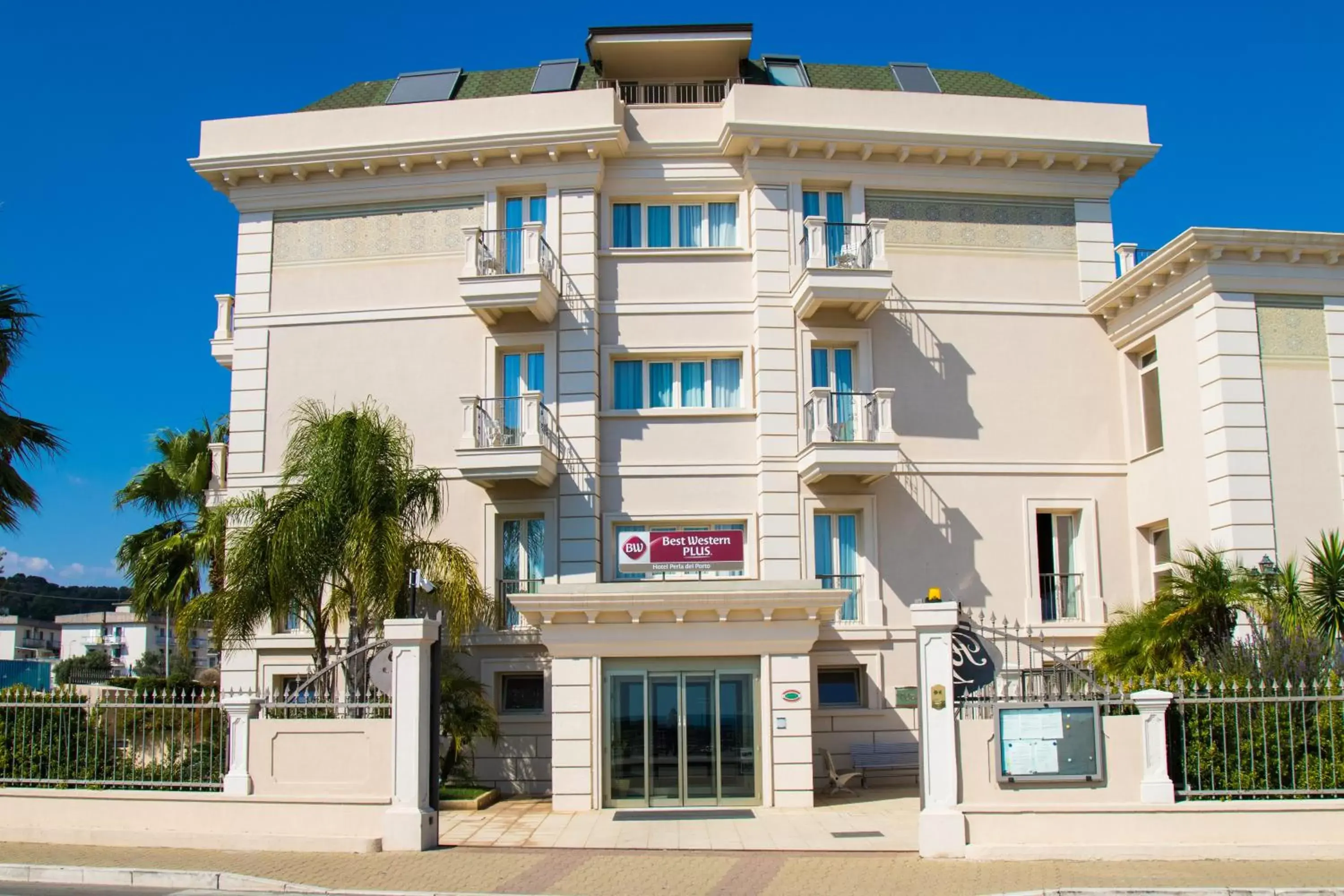 Property building in Best Western Plus Hotel Perla Del Porto Property building in Best Western Plus Hotel Perla Del Porto