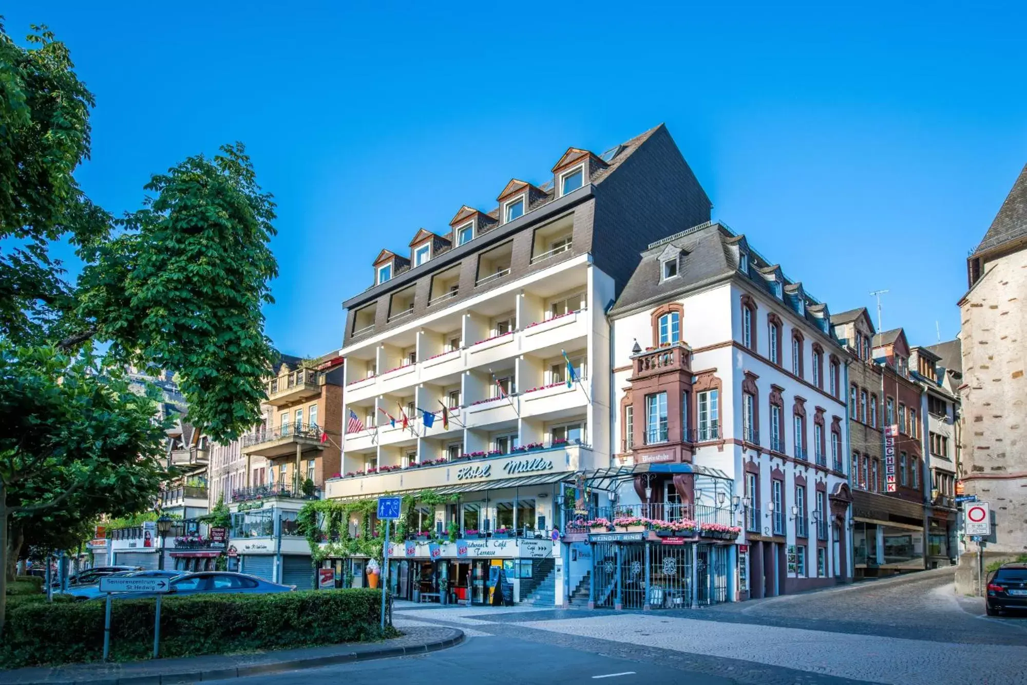 Facade/entrance, Property Building in Hotel Karl Müller