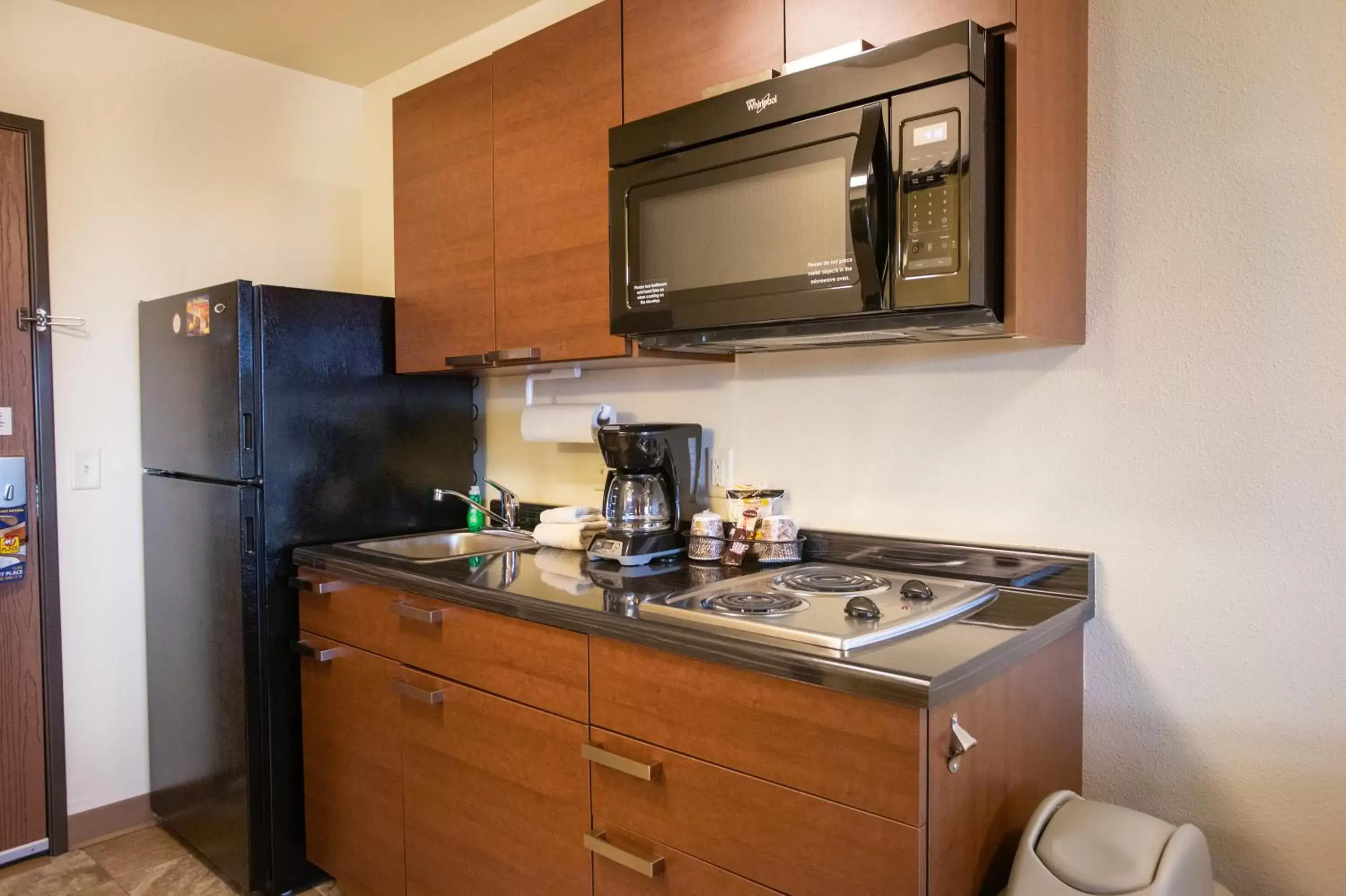 Kitchen or kitchenette, Kitchen/Kitchenette in My Place Hotel-Fargo, ND