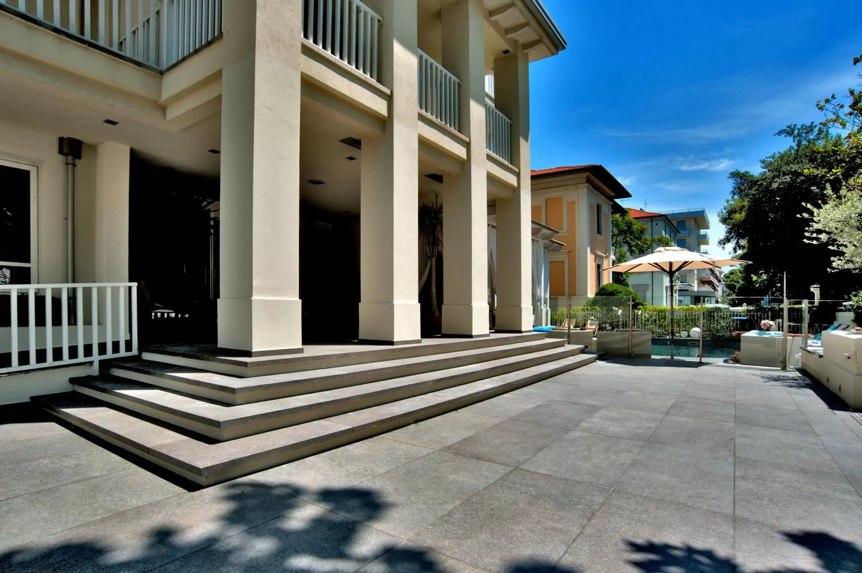 Facade/entrance, Property Building in Le Rose Suite Hotel