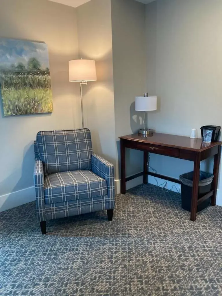 Seating Area in Country Squire Inn and Suites