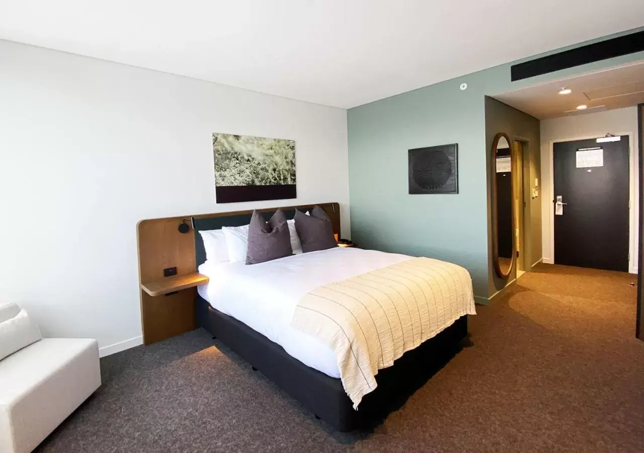 Bedroom, Bed in Sudima Queenstown Five Mile
