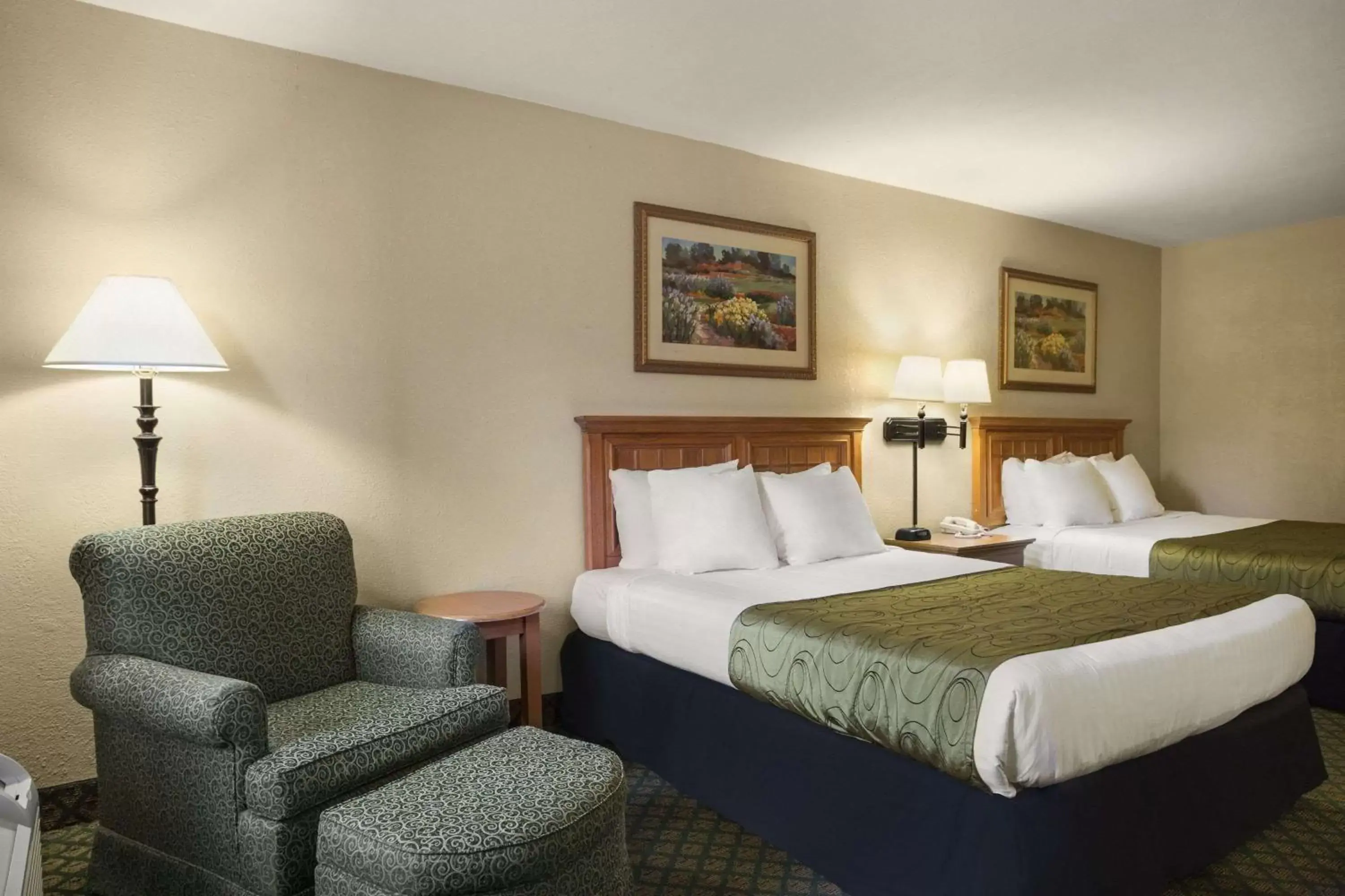 Photo of the whole room, Bed in Days Inn & Suites by Wyndham Stuttgart