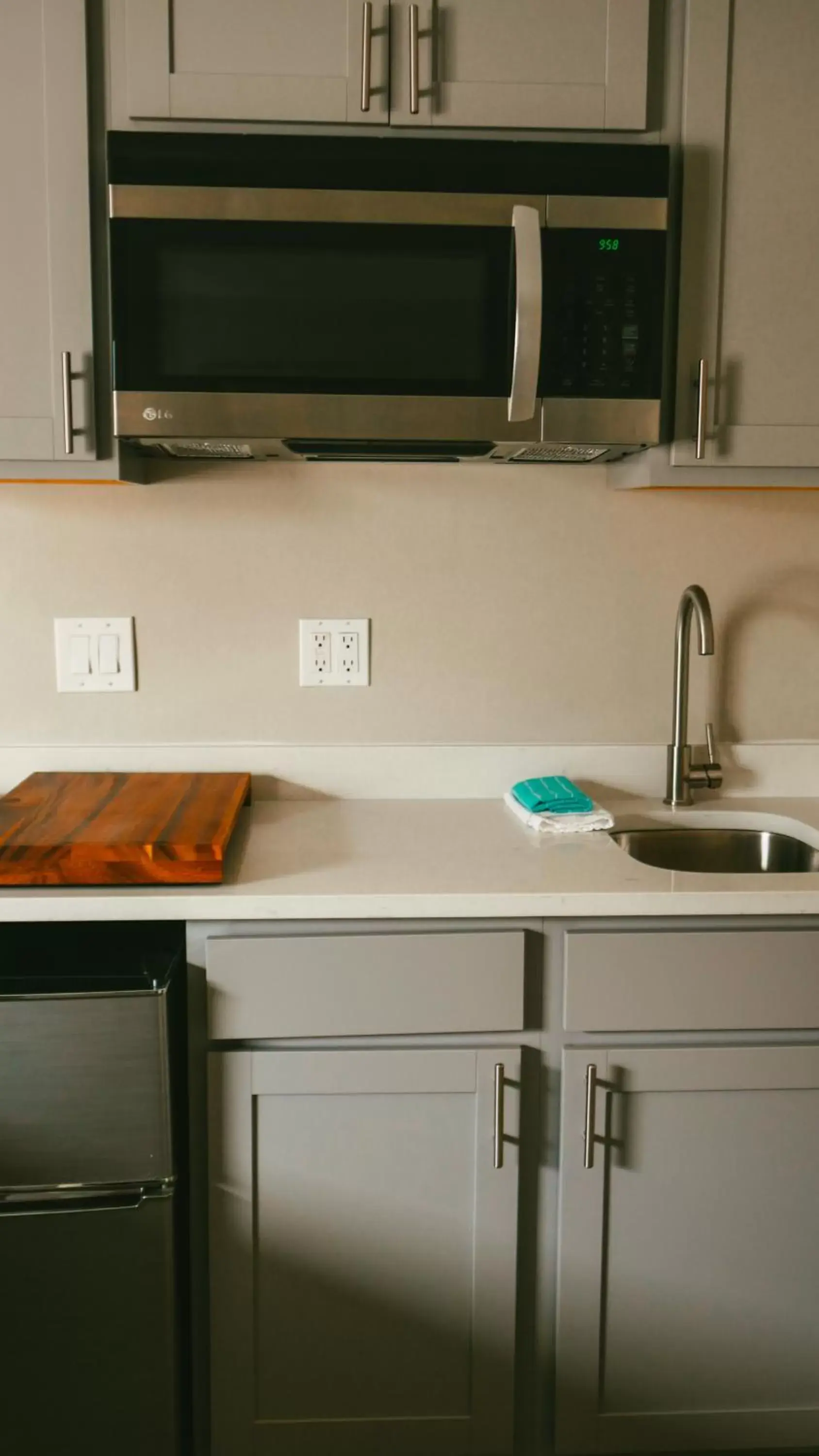 Kitchen/Kitchenette in The Atlantic Motel