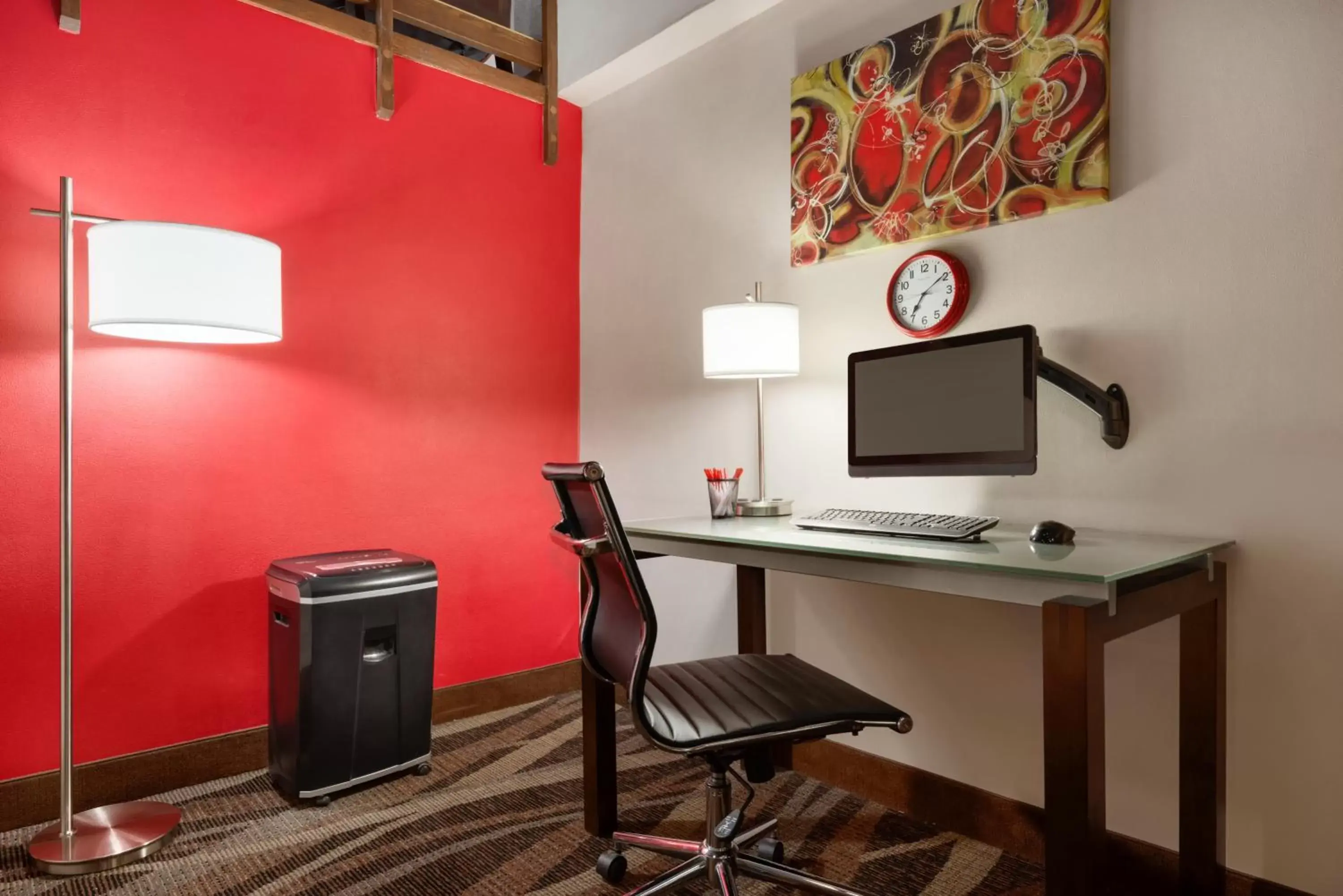 Business facilities, TV/Entertainment Center in Ramada by Wyndham Spokane Airport