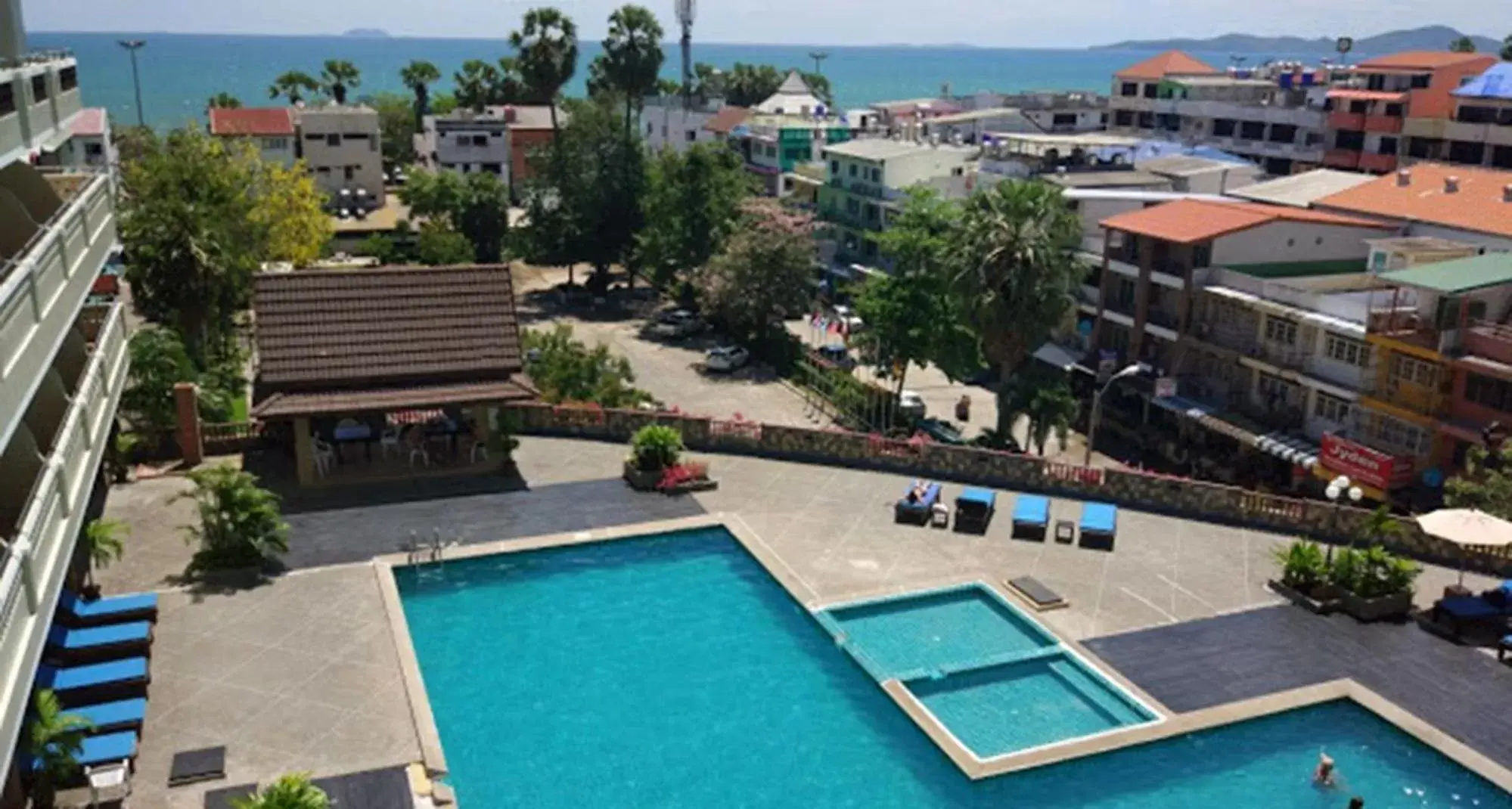 Pool View in Jomtien Thani Hotel